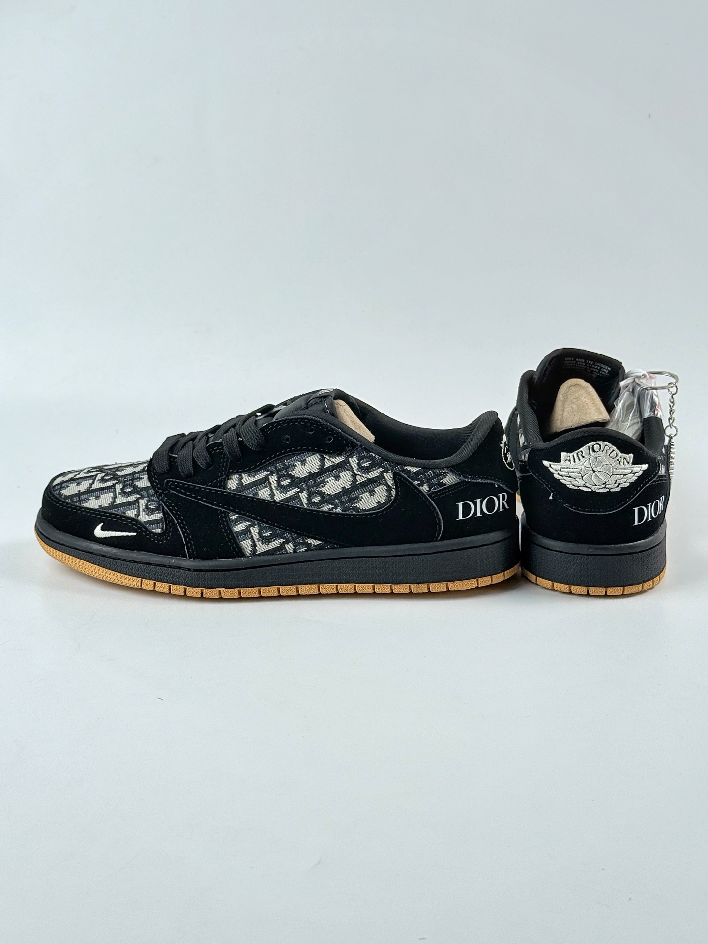 Travis Scott x Nike Air Jordan 1 Low x DIOR Air Jordan 1 Low 反转黑白小钩倒钩 XS2024-069