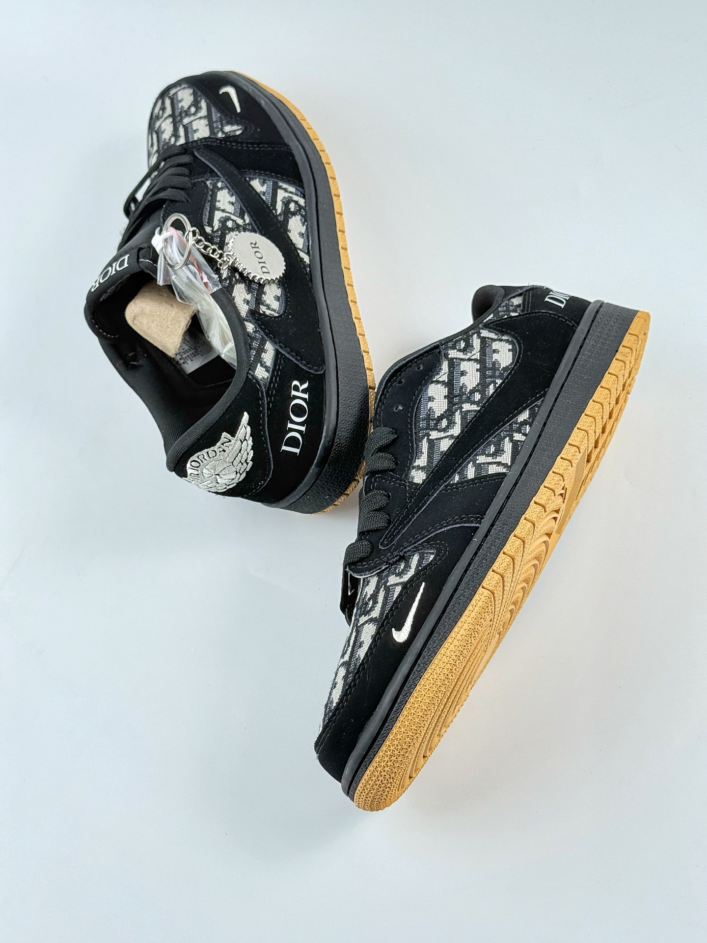 Travis Scott x Nike Air Jordan 1 Low x DIOR Air Jordan 1 Low 反转黑白小钩倒钩 XS2024-069