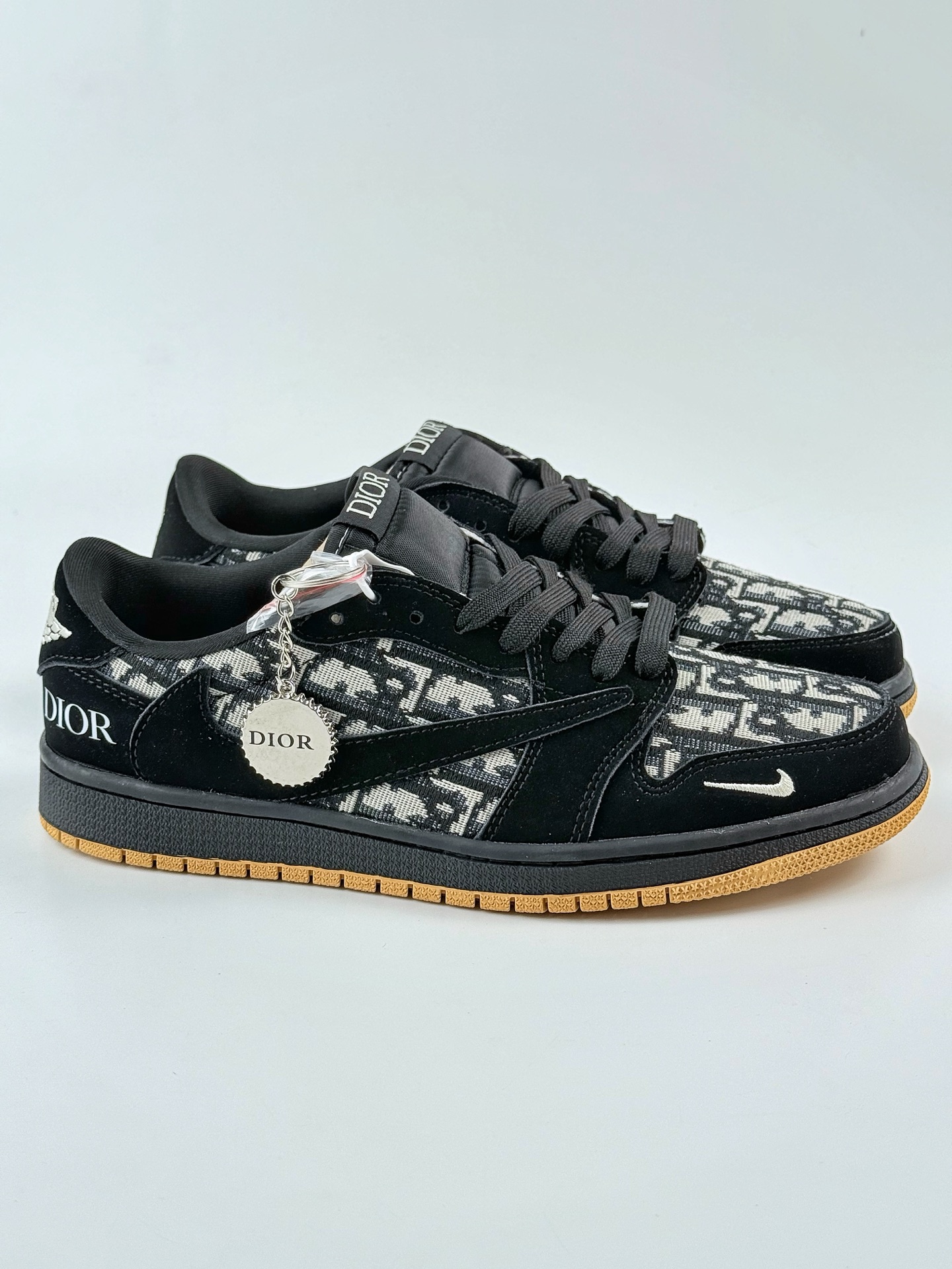 Travis Scott x Nike Air Jordan 1 Low x DIOR Air Jordan 1 Low 反转黑白小钩倒钩 XS2024-069