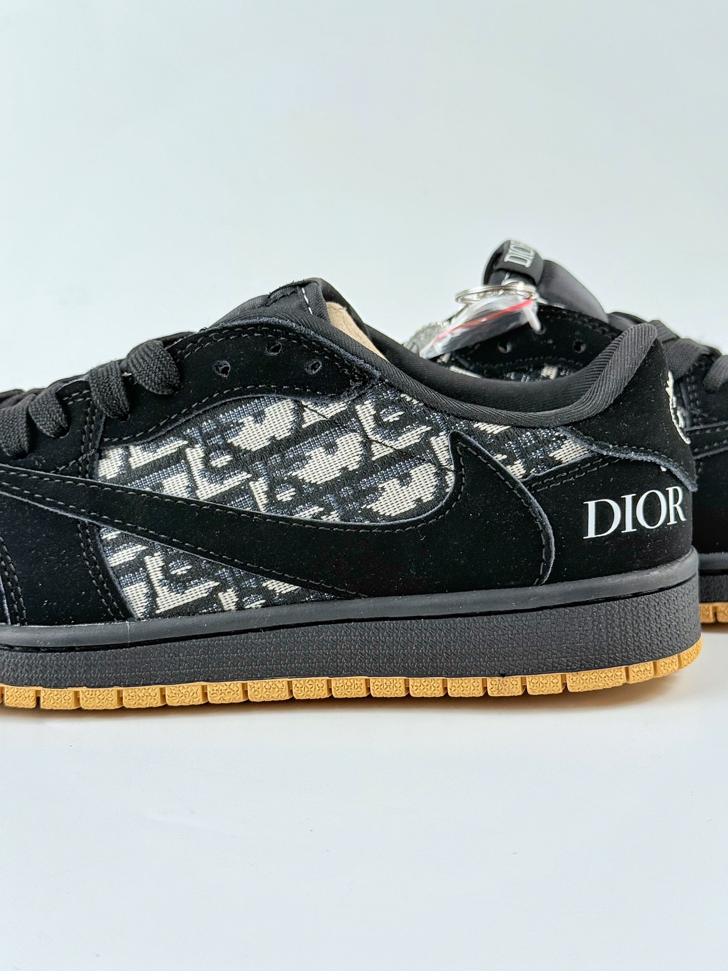 Travis Scott x Nike Air Jordan 1 Low x DIOR Air Jordan 1 Low 反转黑白小钩倒钩 XS2024-069