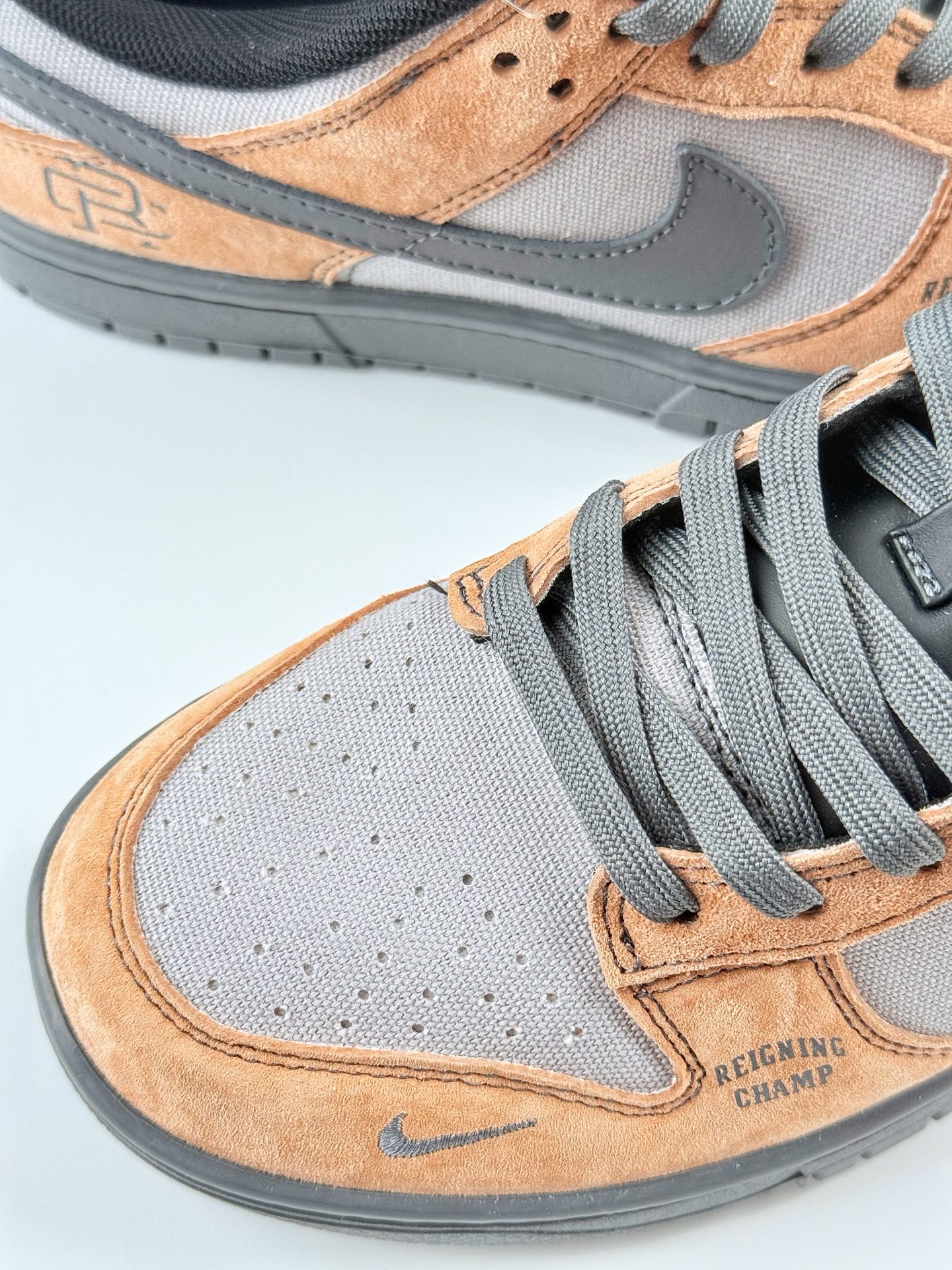 Nike SB Dunk Low x Reigning Champ 棕灰小钩 FX1588-303