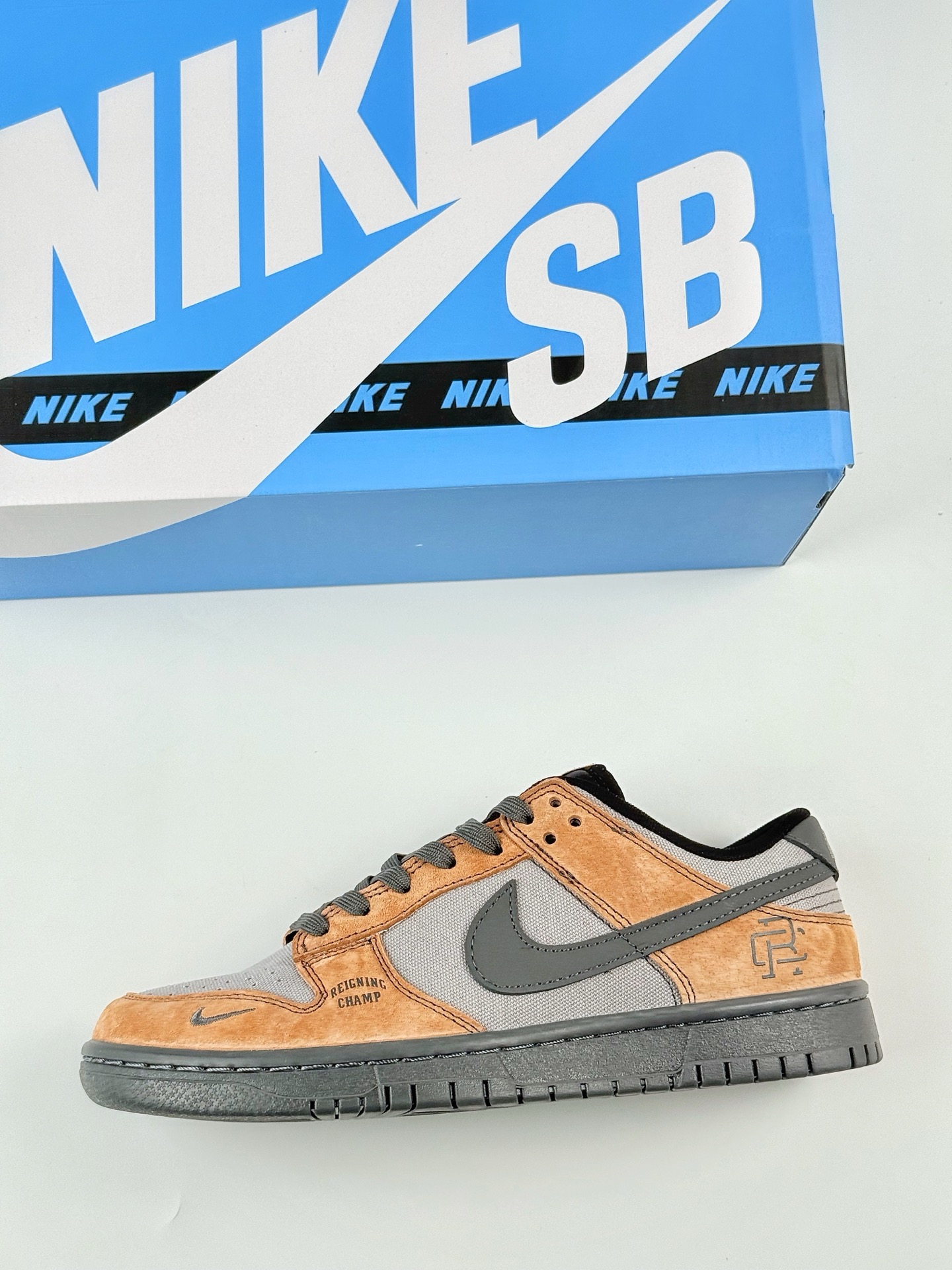 Nike SB Dunk Low x Reigning Champ 棕灰小钩 FX1588-303