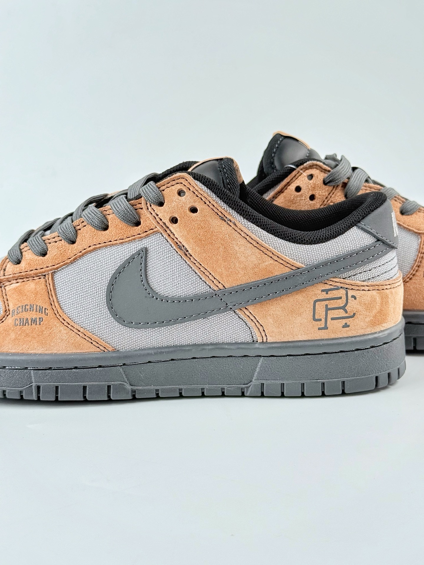 Nike SB Dunk Low x Reigning Champ 棕灰小钩 FX1588-303