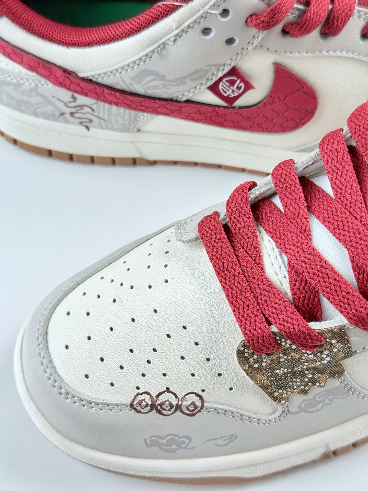 Nike SB Dunk Low 考拉派对 环岁之礼 巳巳如意 米红 FB7160-161