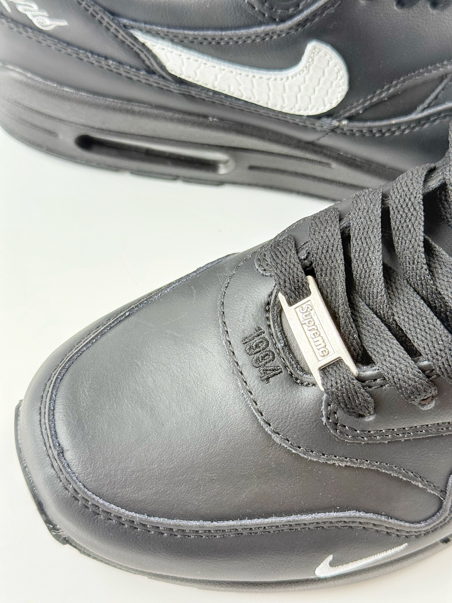Nike Air Max 1 x Supreme 87 复古休闲跑步鞋 HF8813-001