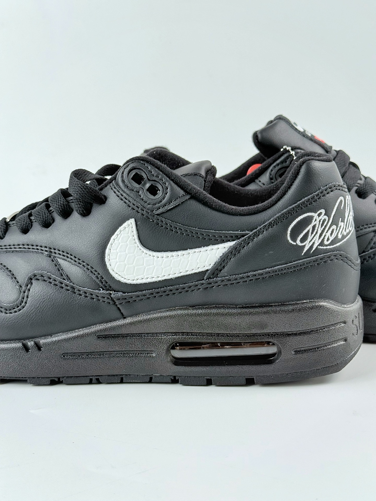 Nike Air Max 1 x Supreme 87 复古休闲跑步鞋 HF8813-001