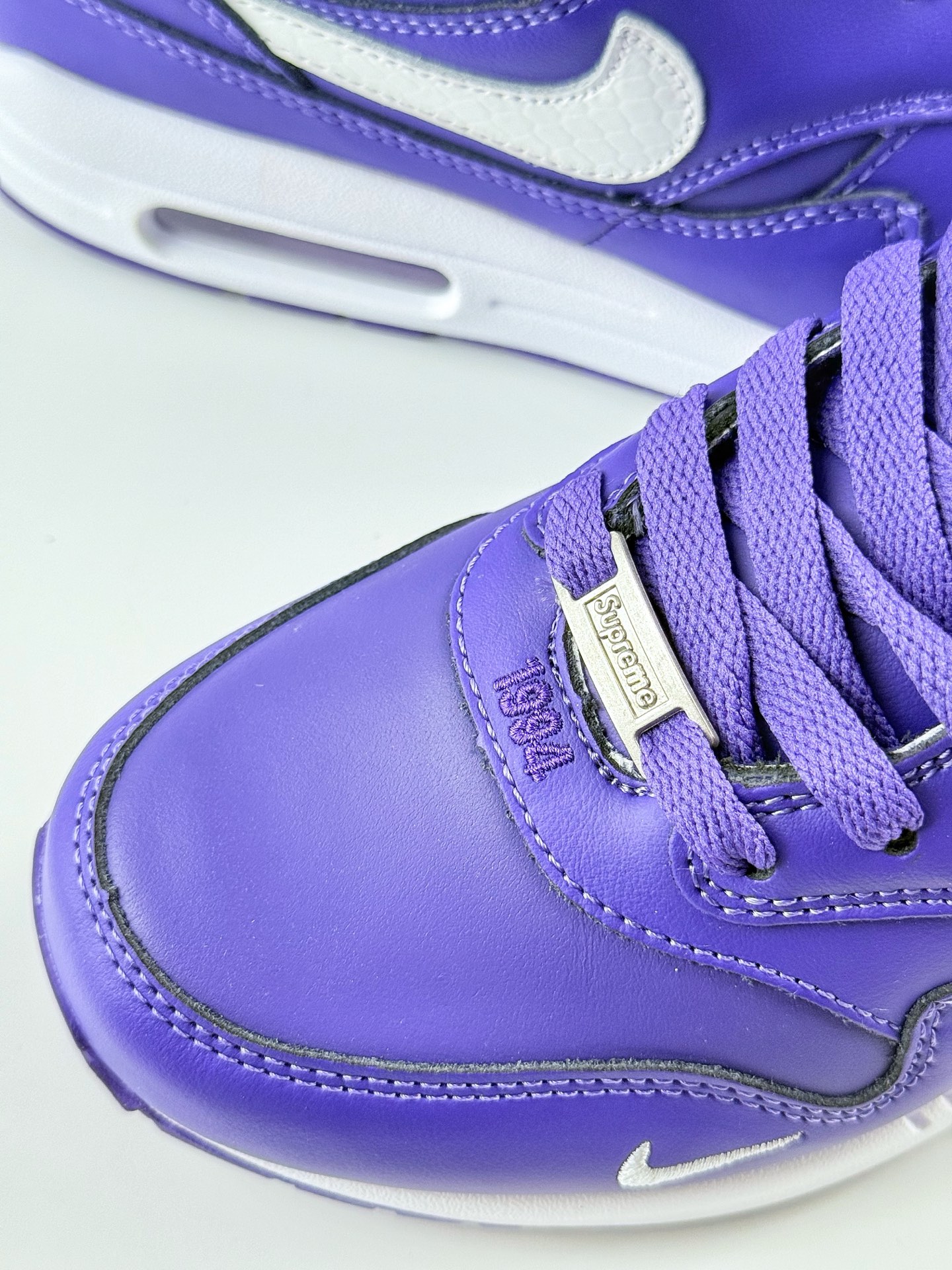 Nike Air Max 1 x Supreme 87 复古休闲跑步鞋 HF8813-500