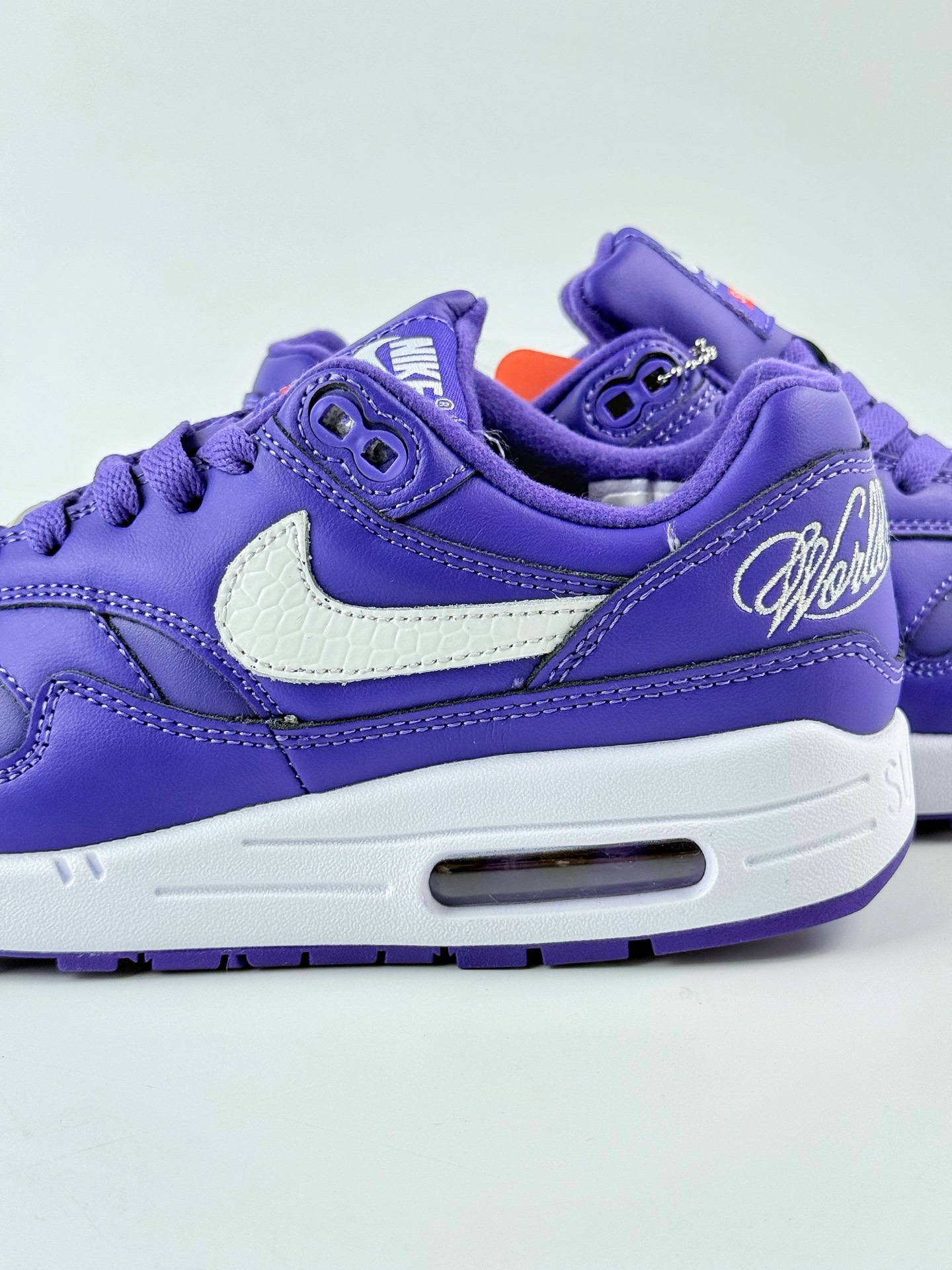 Nike Air Max 1 x Supreme 87 复古休闲跑步鞋 HF8813-500