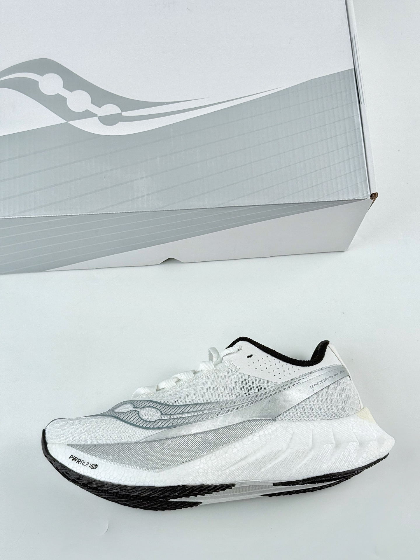 Saucony Endorphin Pro 4 旗舰级缓震型跑鞋 S20939-201