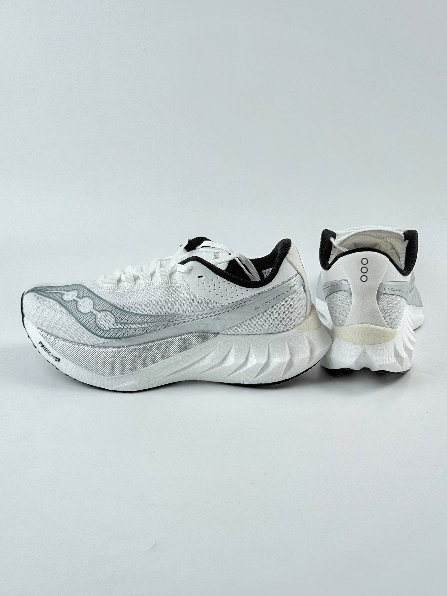 Saucony Endorphin Pro 4 旗舰级缓震型跑鞋 S20939-201