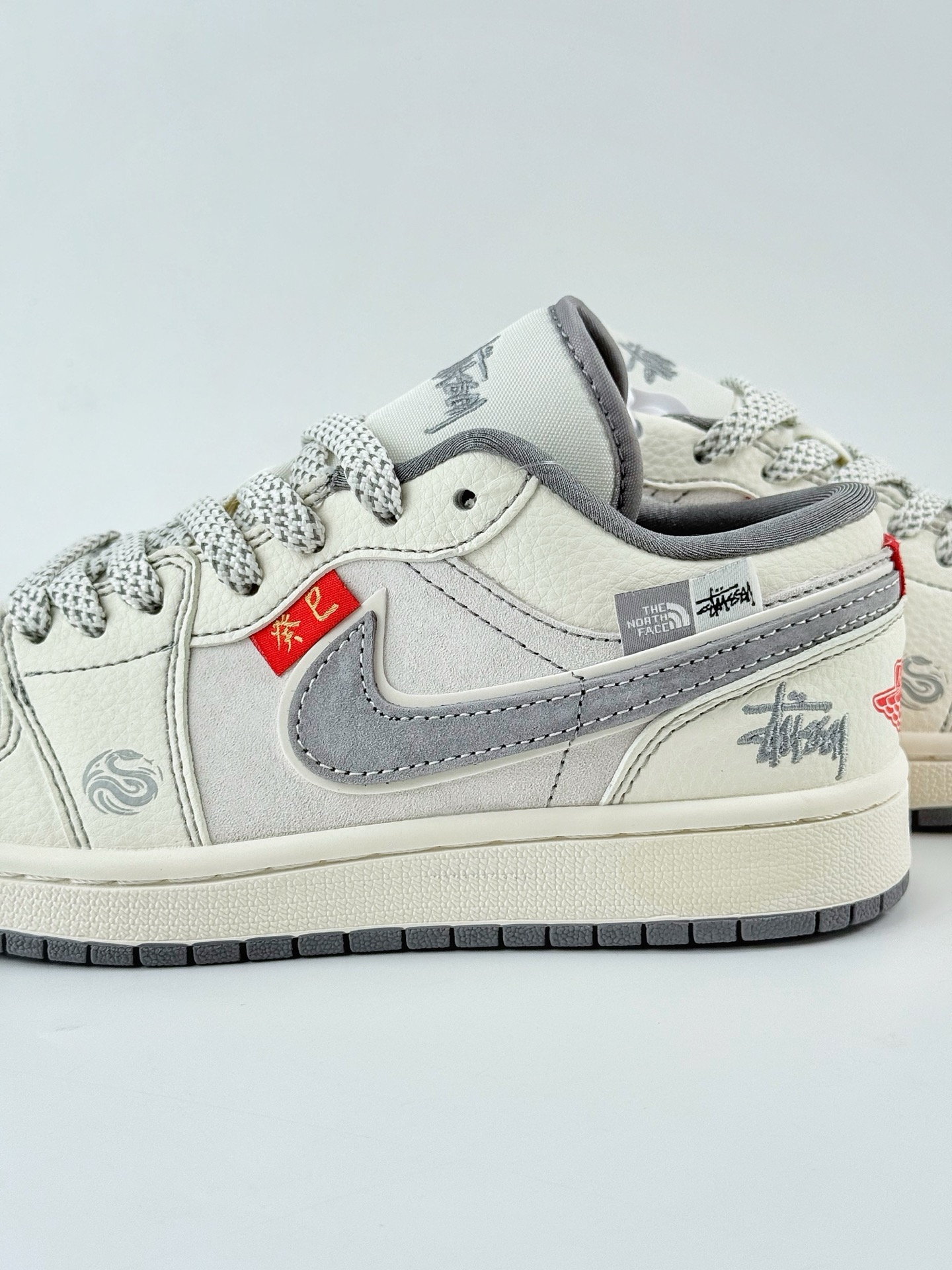 Air Jordan 1 Retro Low x Stussy 蛇年限定 白灰小钩满天星 YX5066-315