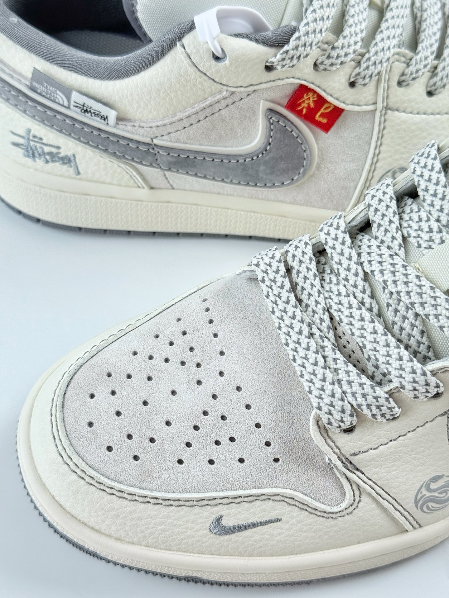 Air Jordan 1 Retro Low x Stussy 蛇年限定 白灰小钩满天星 YX5066-315