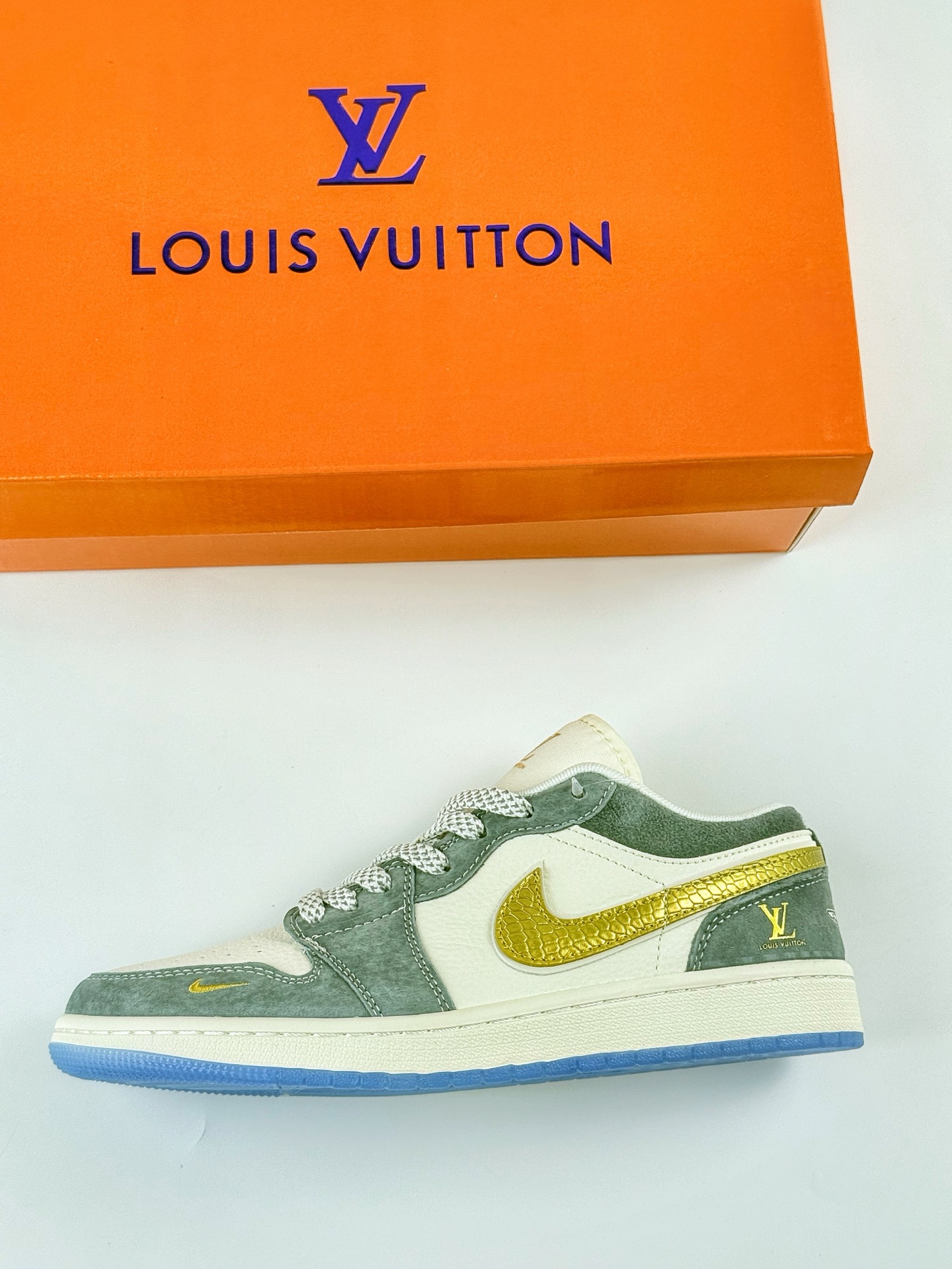 Air Jordan 1 Retro Low x Louis Vuitton 白青金小钩满天星 XX3168-167