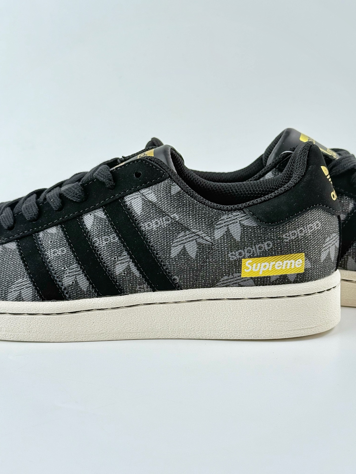 AD Originals Superstar x Supreme 黑金 BZ2531