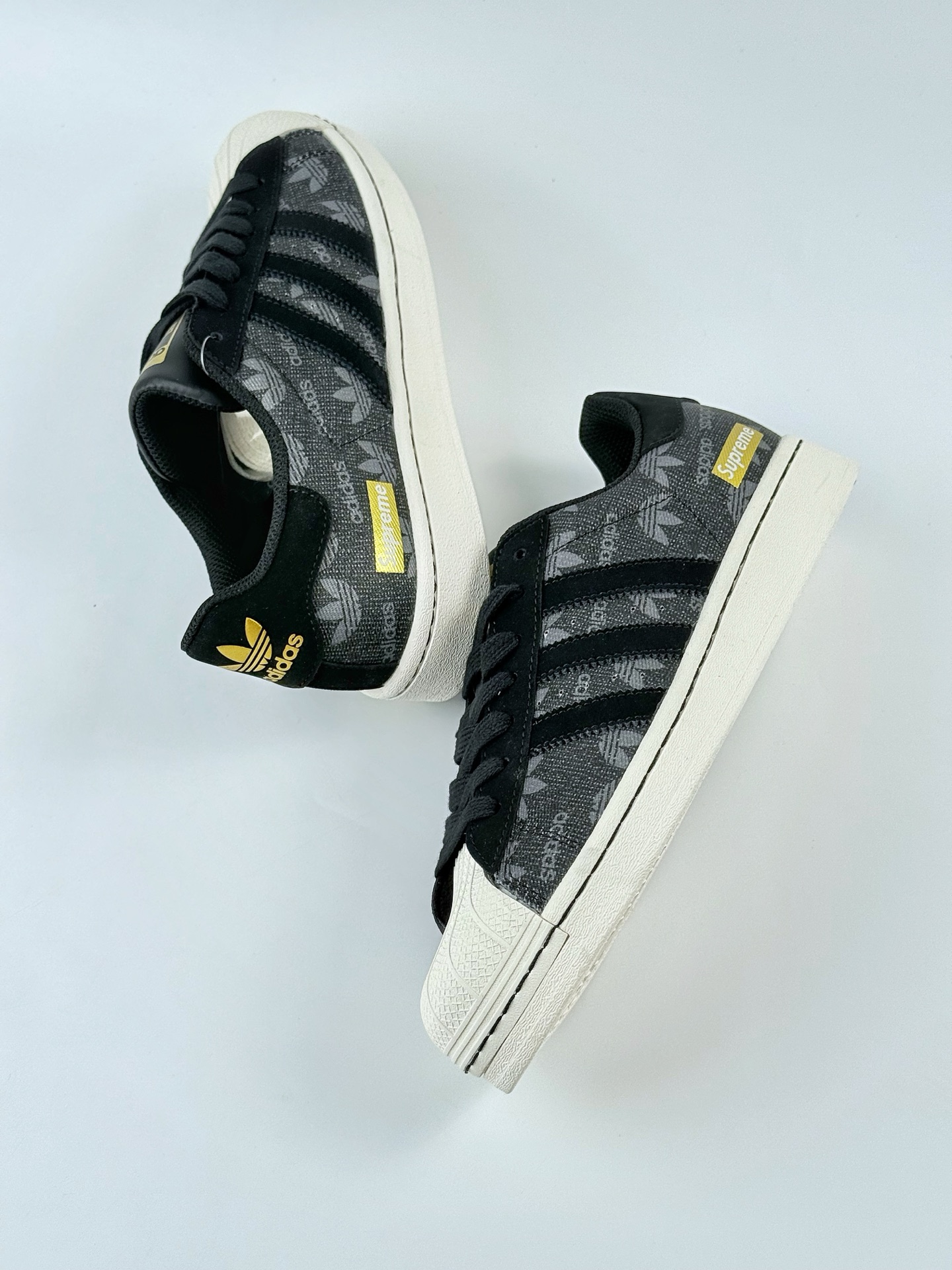 AD Originals Superstar x Supreme 黑金 BZ2531