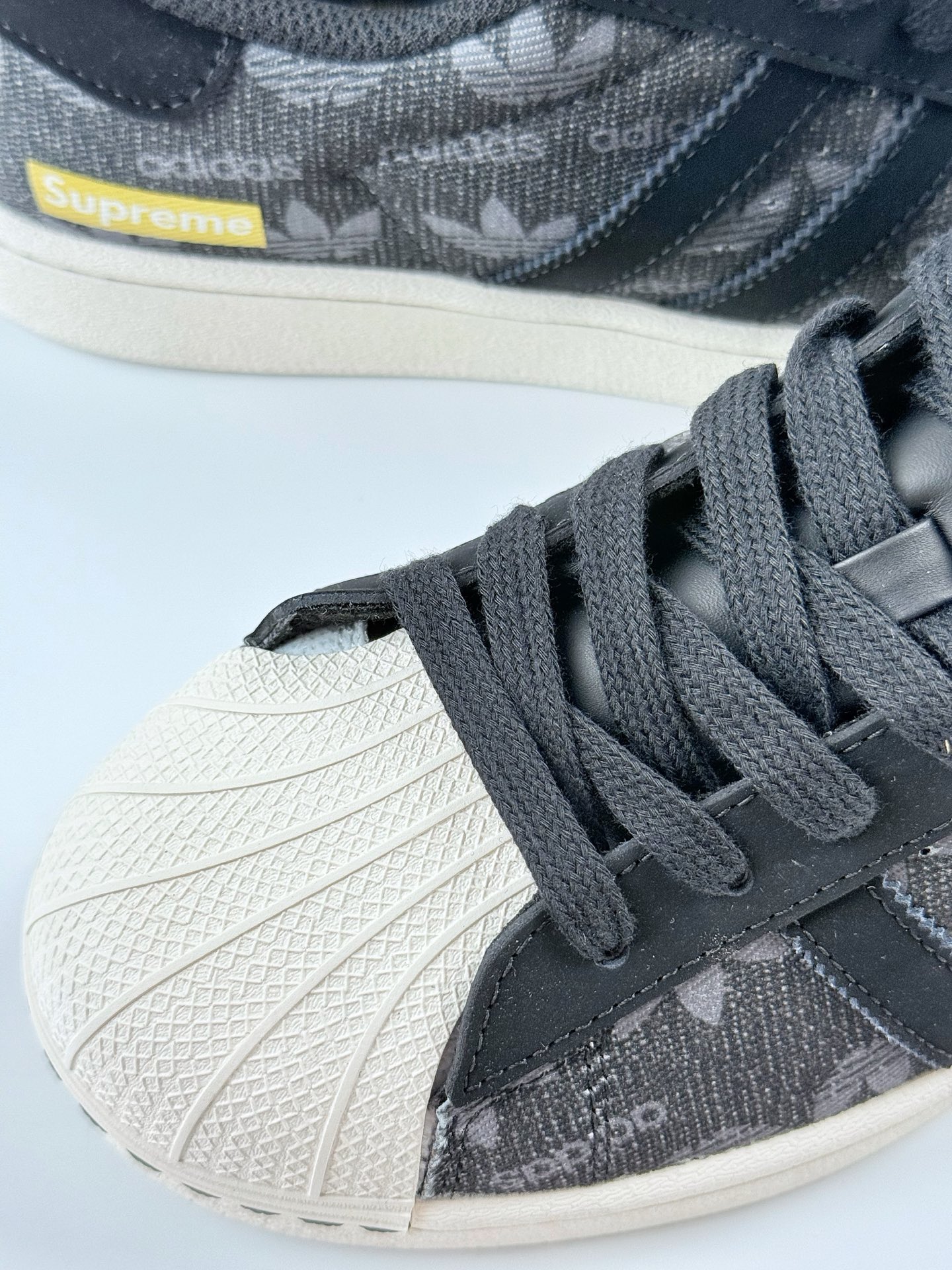 AD Originals Superstar x Supreme 黑金 BZ2531