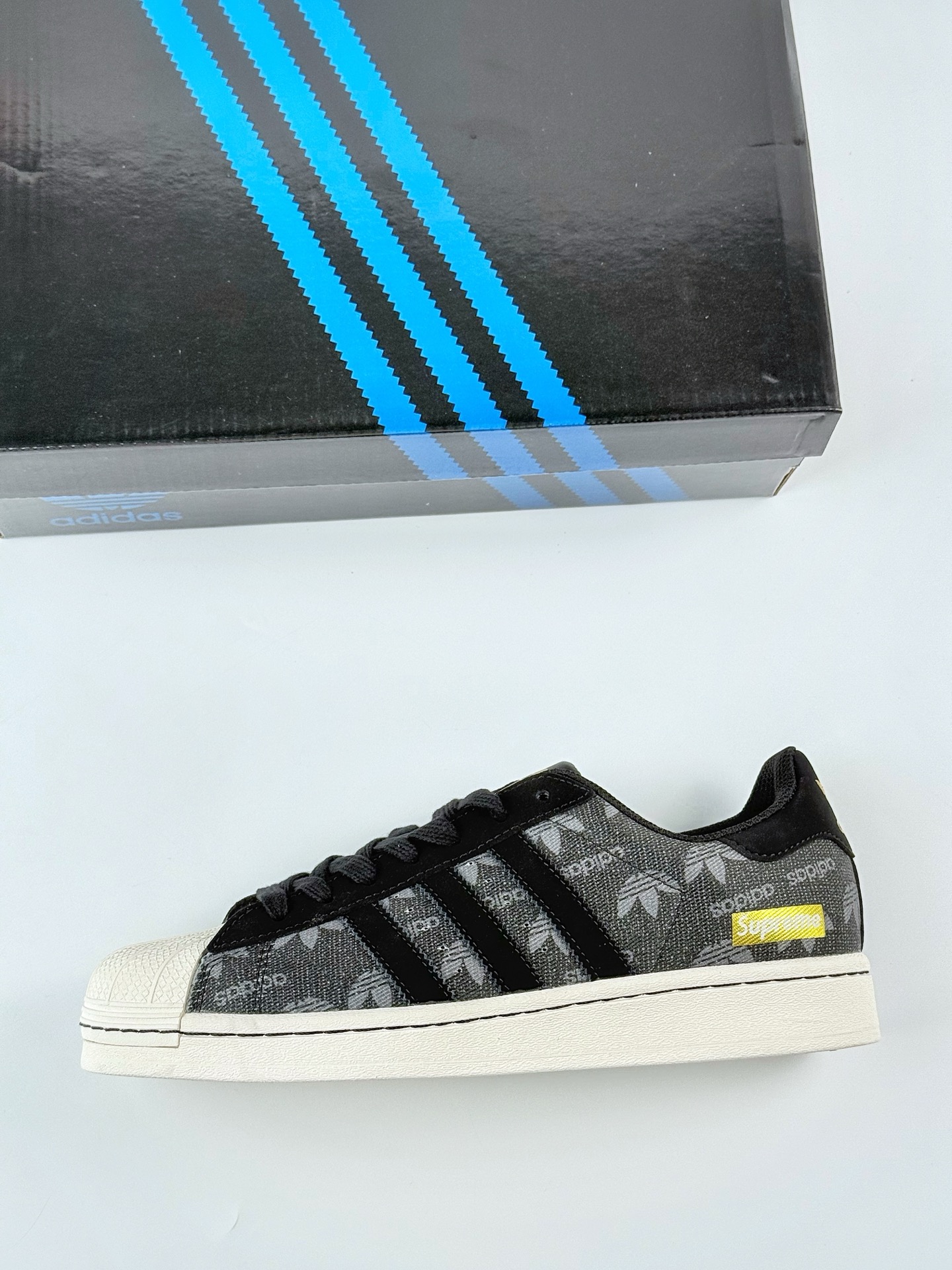 AD Originals Superstar x Supreme 黑金 BZ2531