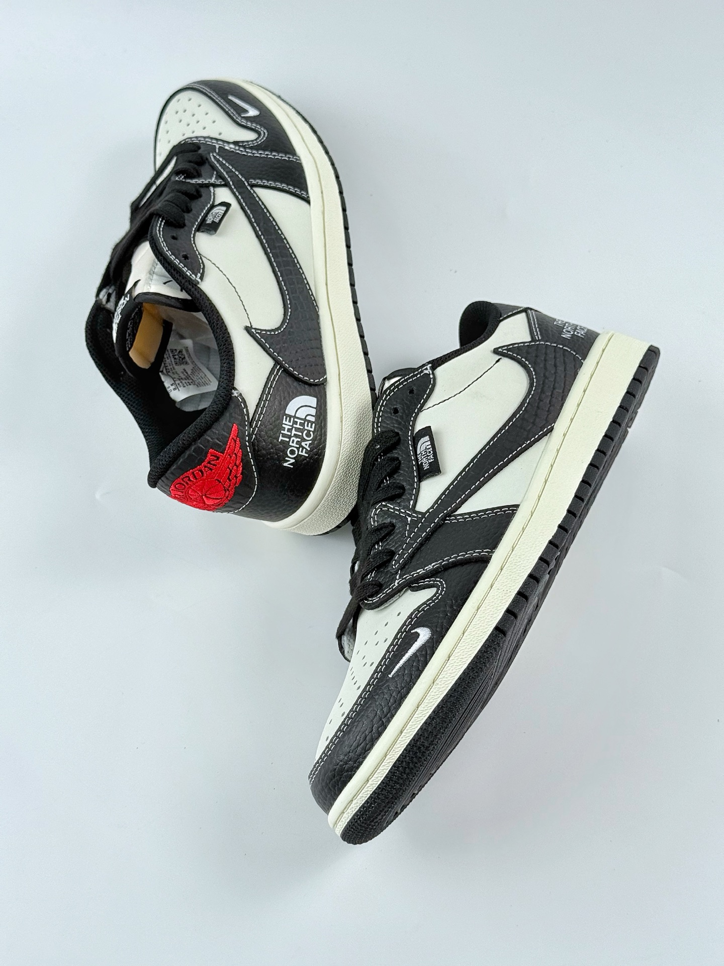 Travis Scott x Nike Air Jordan 1 Low x The North Face Air Jordan 1 Low 反转黑白小钩倒钩 XZ5749-007