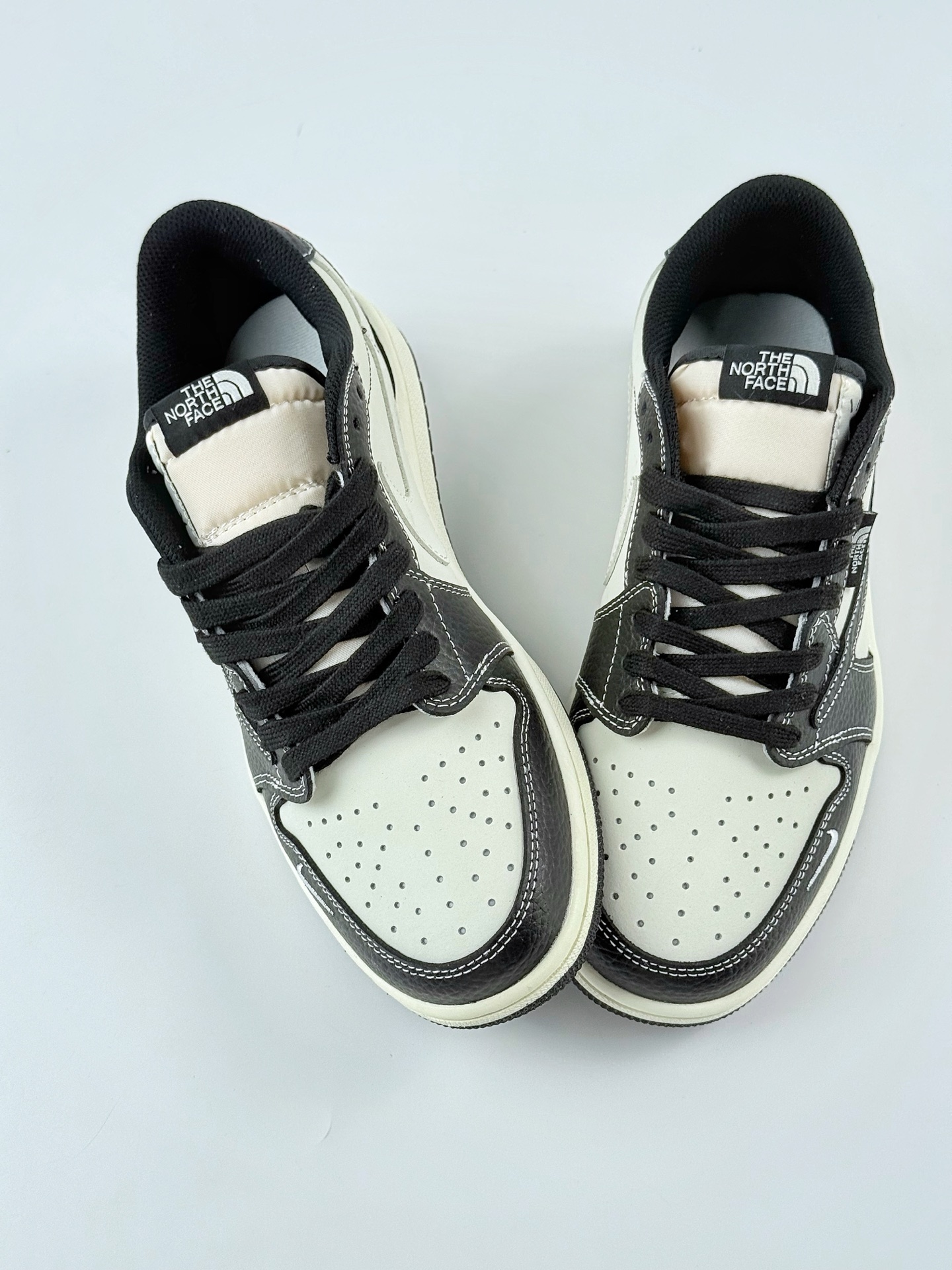 Travis Scott x Nike Air Jordan 1 Low x The North Face Air Jordan 1 Low 反转黑白小钩倒钩 XZ5749-007