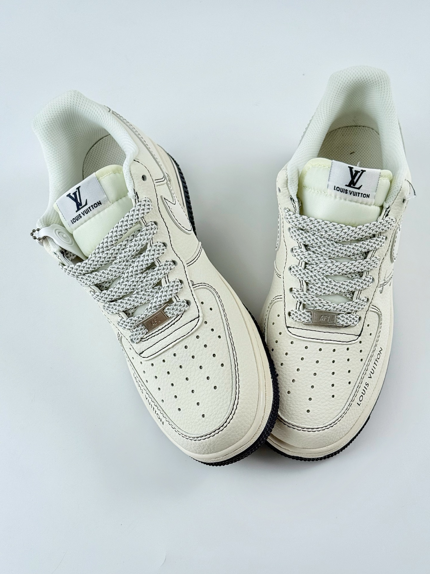 260 Nike Air Force 1 Low 07 x Louis Vuitton 白黑四小钩满天星 XX3168-160