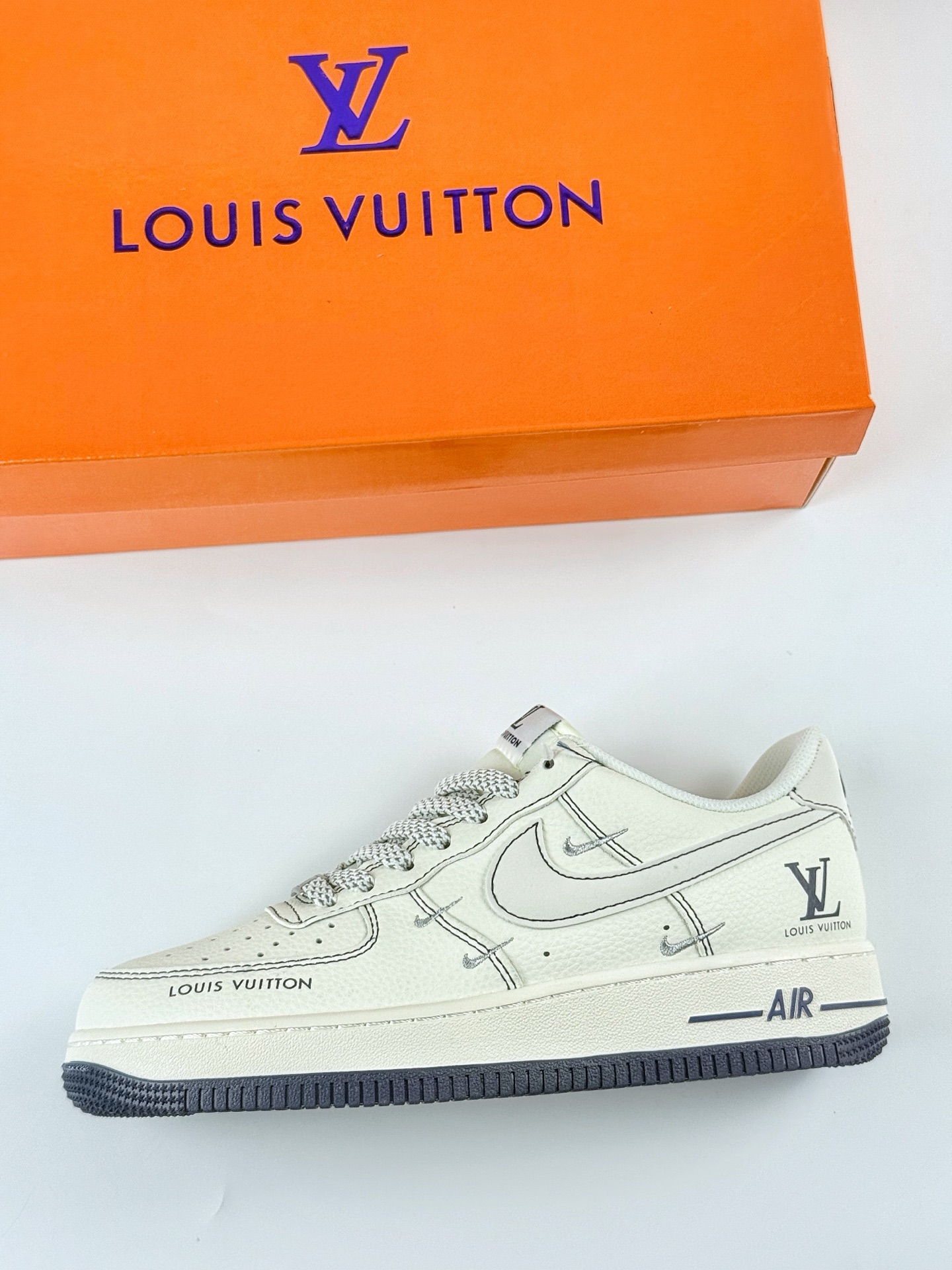 260 Nike Air Force 1 Low 07 x Louis Vuitton 白黑四小钩满天星 XX3168-160