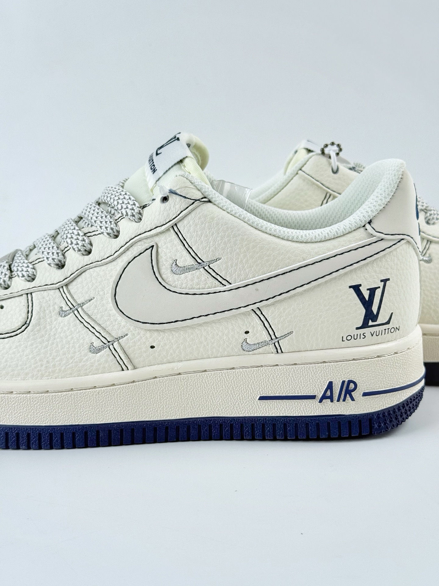 260 Nike Air Force 1 Low 07 x Louis Vuitton 白黑四小钩满天星 XX3168-160