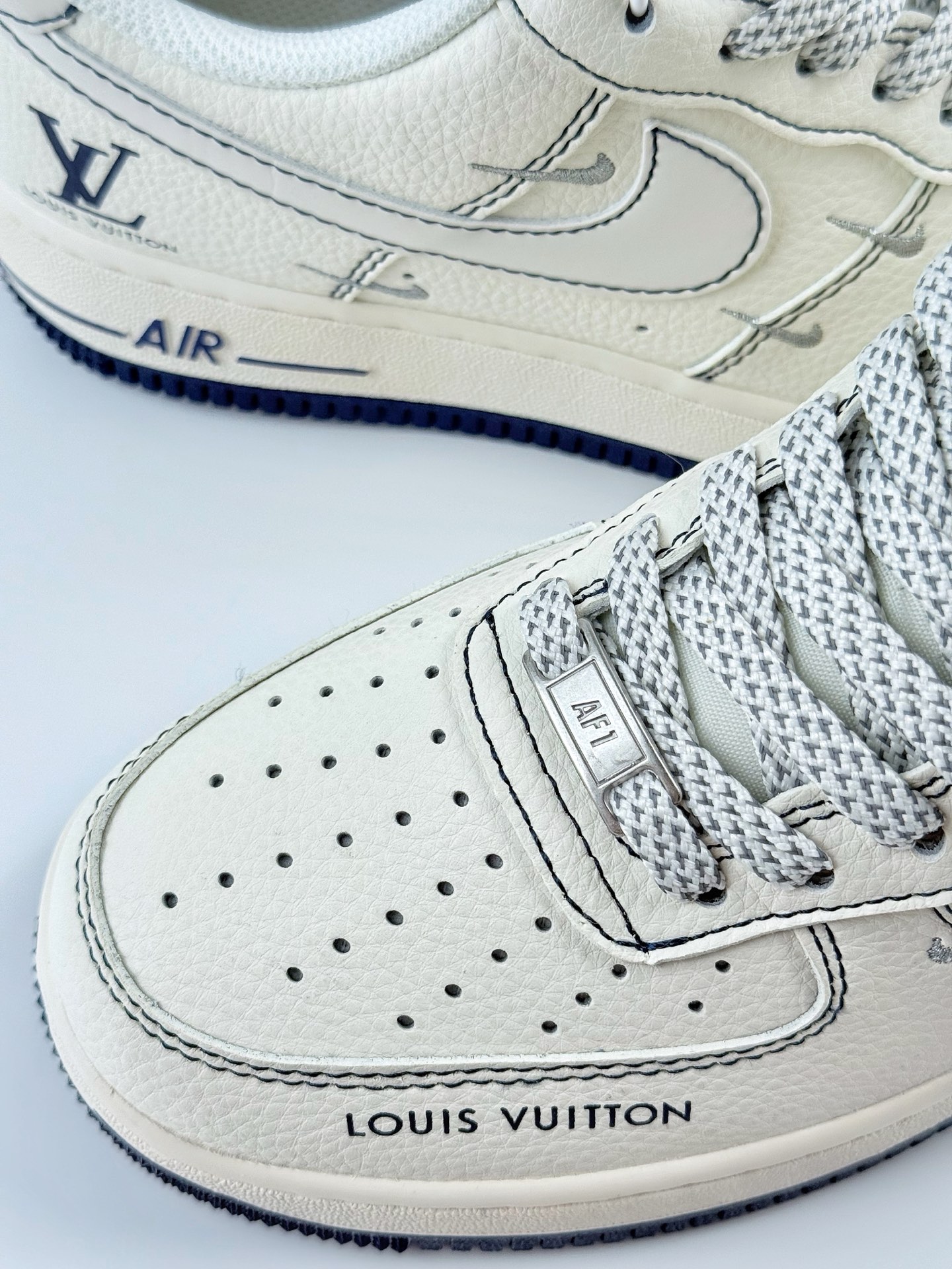 260 Nike Air Force 1 Low 07 x Louis Vuitton 白黑四小钩满天星 XX3168-160