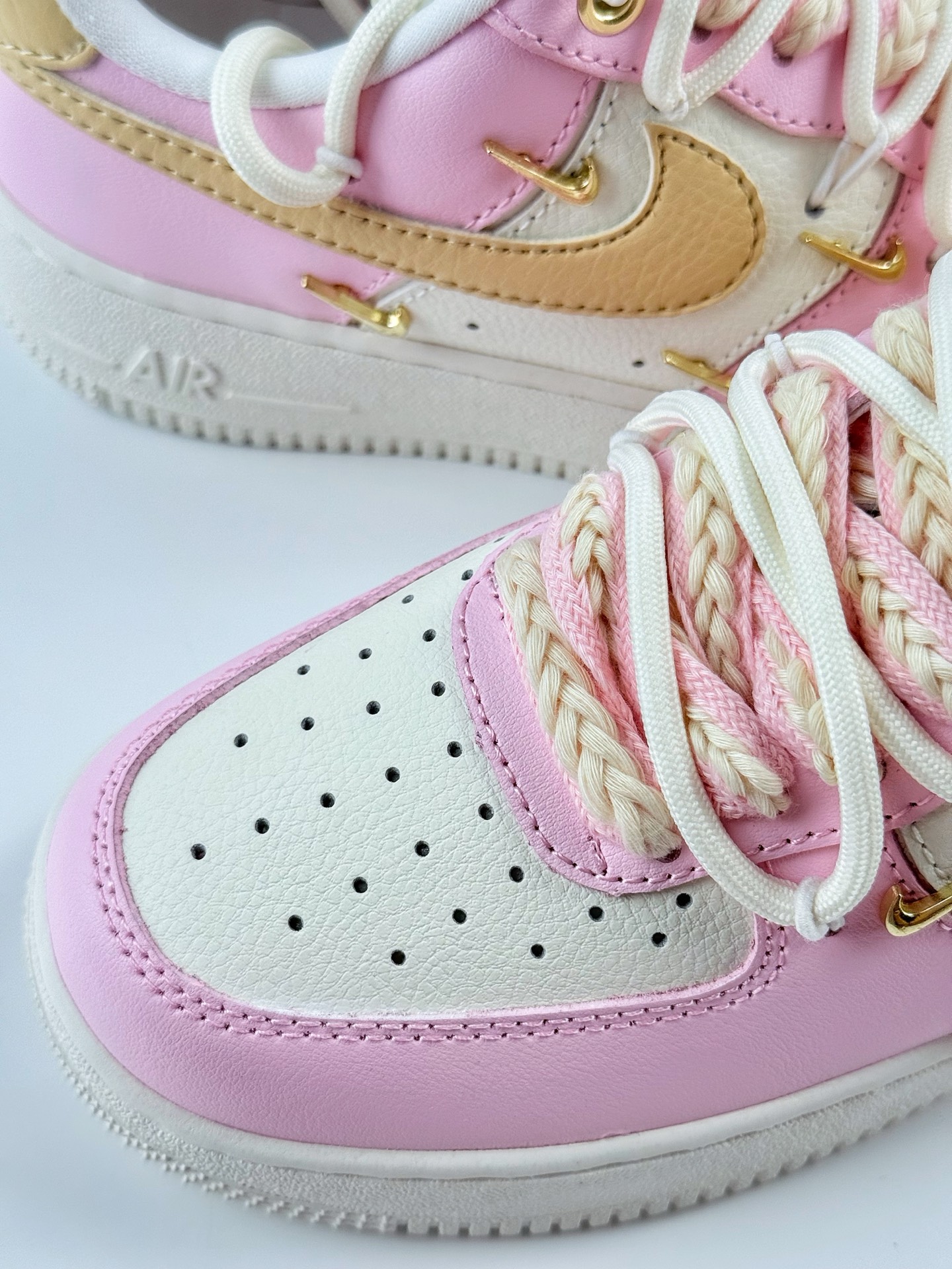 Nike Air Force 1 Low 07 粉白金四小钩绑带满天星 ZB2574-600