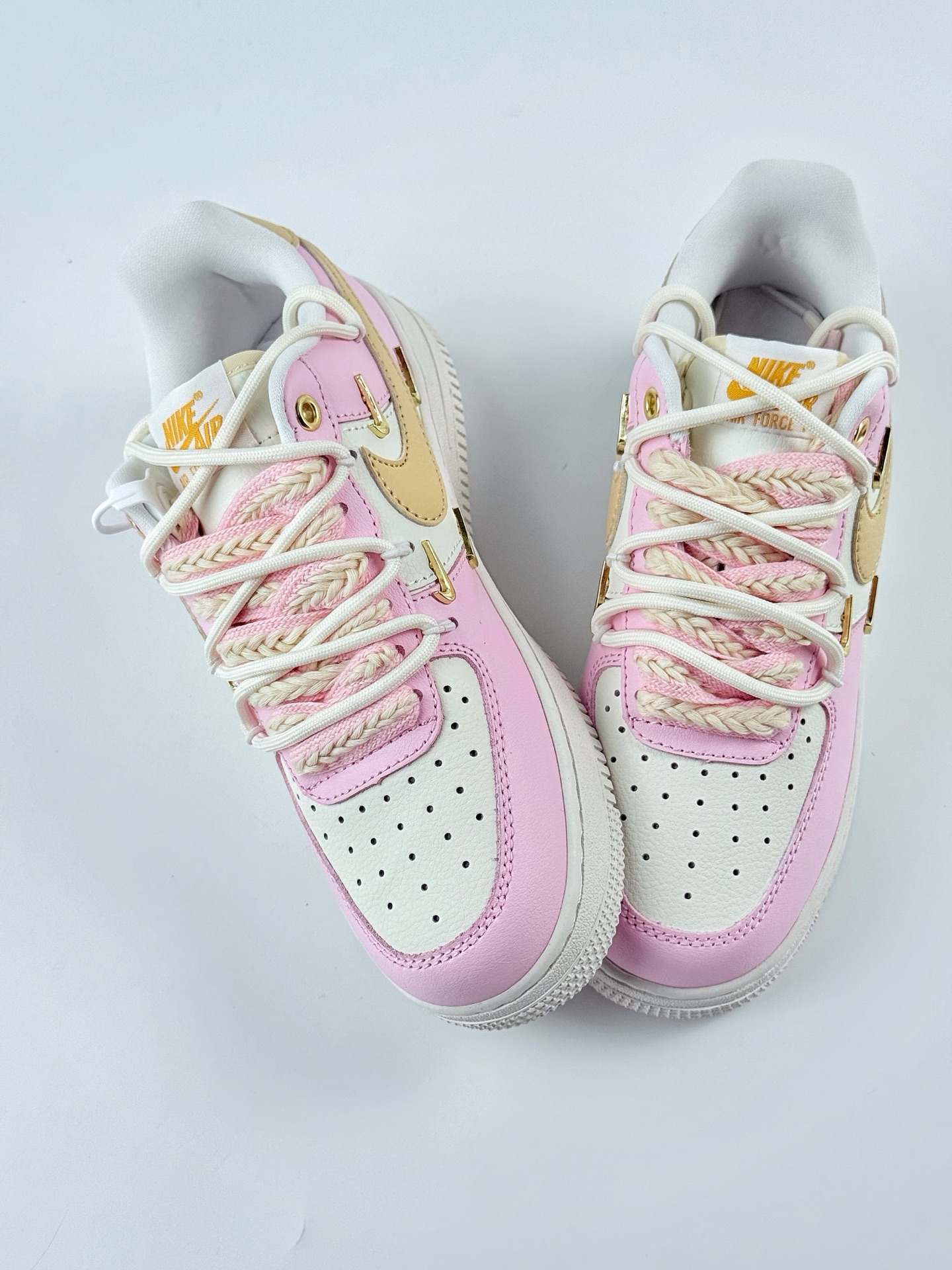Nike Air Force 1 Low 07 粉白金四小钩绑带满天星 ZB2574-600