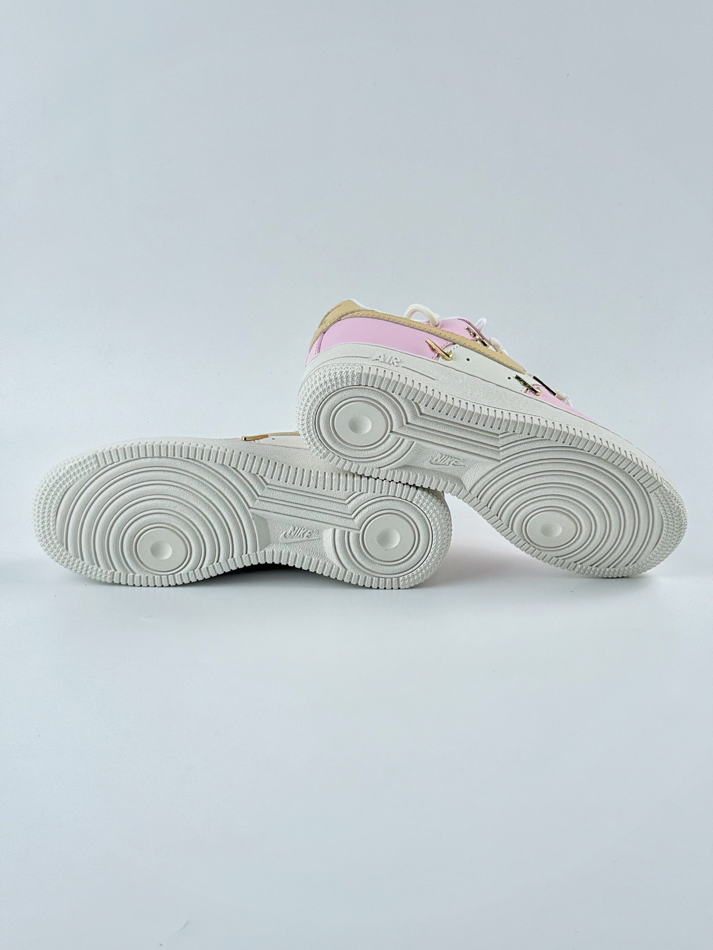 Nike Air Force 1 Low 07 粉白金四小钩绑带满天星 ZB2574-600