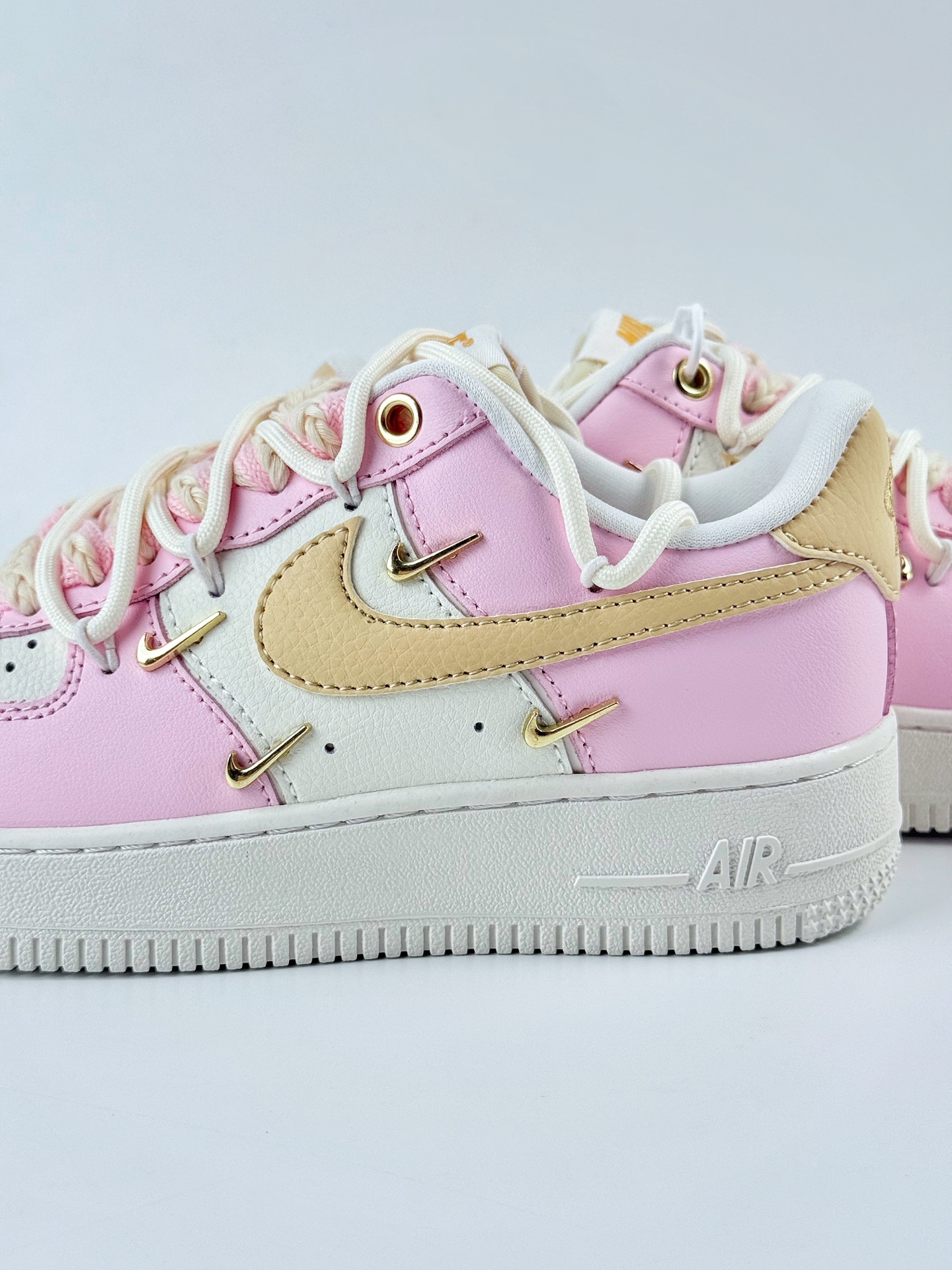 Nike Air Force 1 Low 07 粉白金四小钩绑带满天星 ZB2574-600