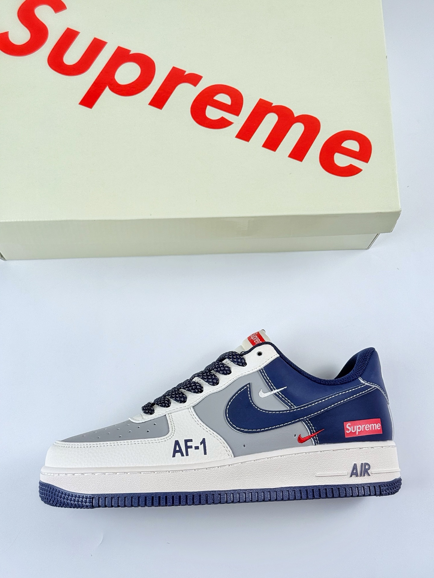 260 Nike Air Force 1 Low 07 x Supreme 白蓝双小钩满天星 HH7518-054