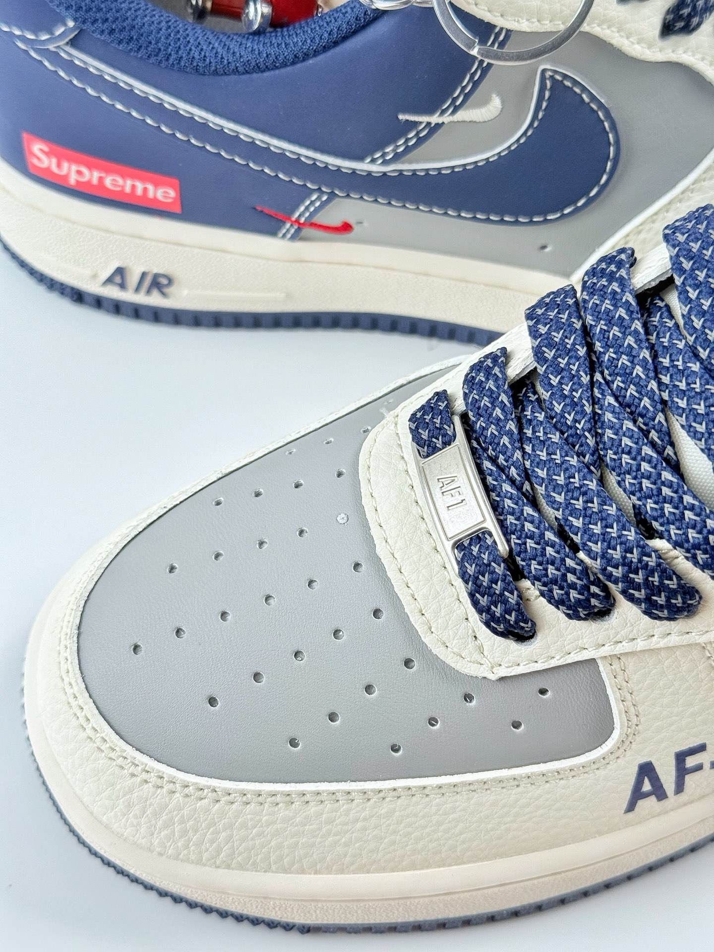 260 Nike Air Force 1 Low 07 x Supreme 白蓝双小钩满天星 HH7518-054