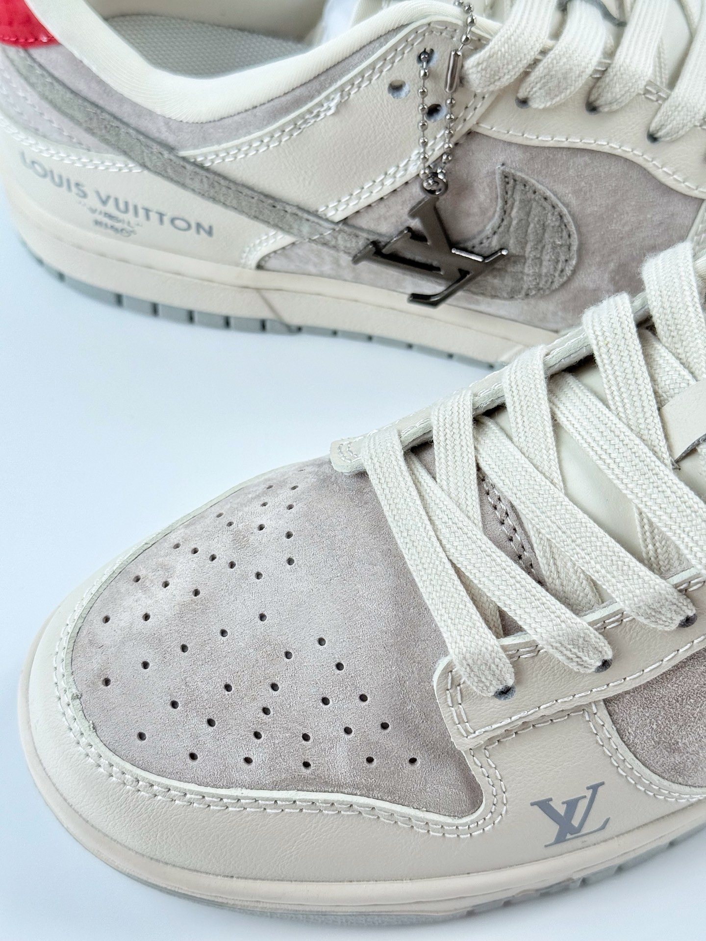 Nike SB Dunk Low x Louis Vuitton 白灰红 XX3168-125