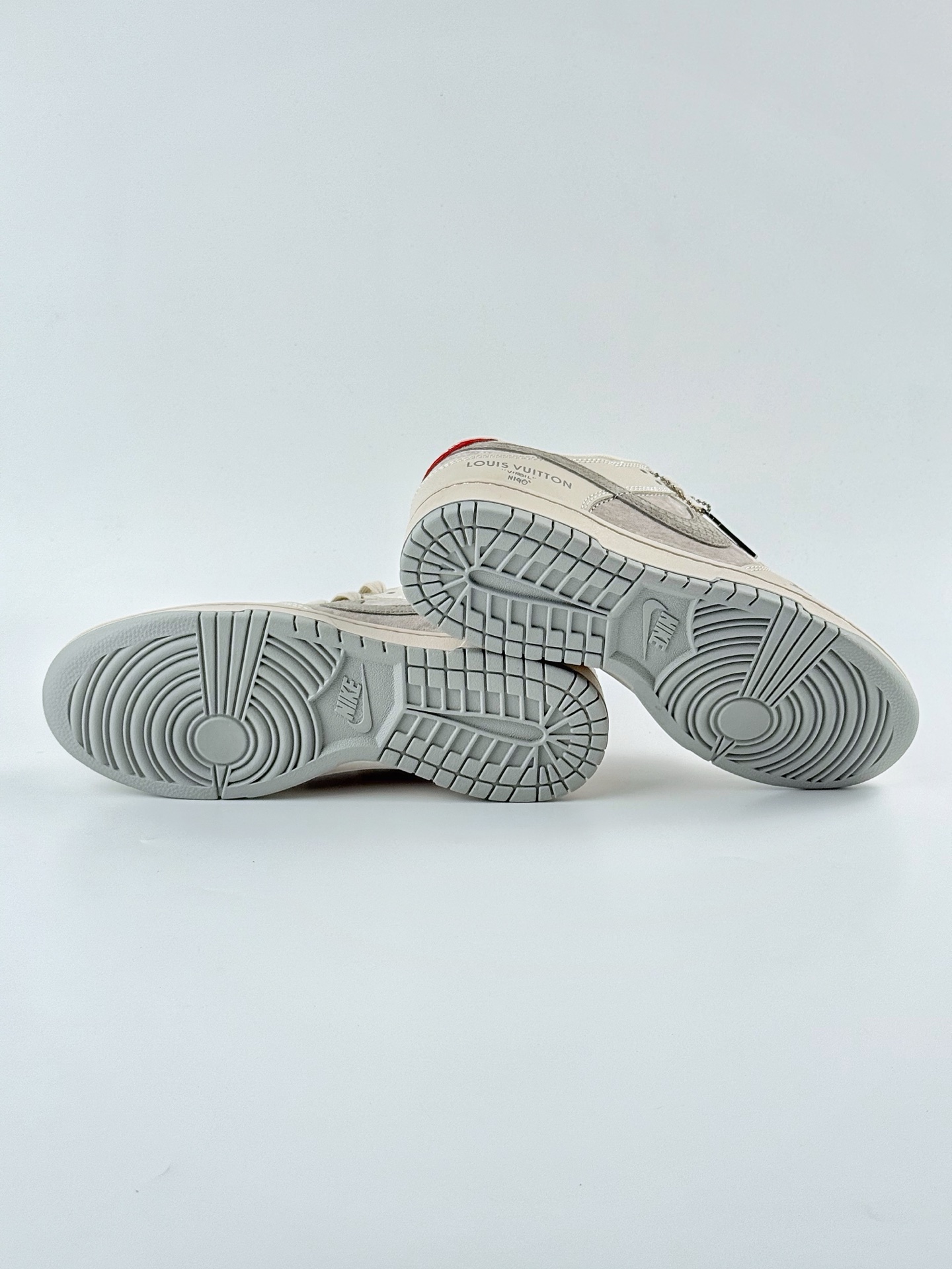 Nike SB Dunk Low x Louis Vuitton 白灰红 XX3168-125