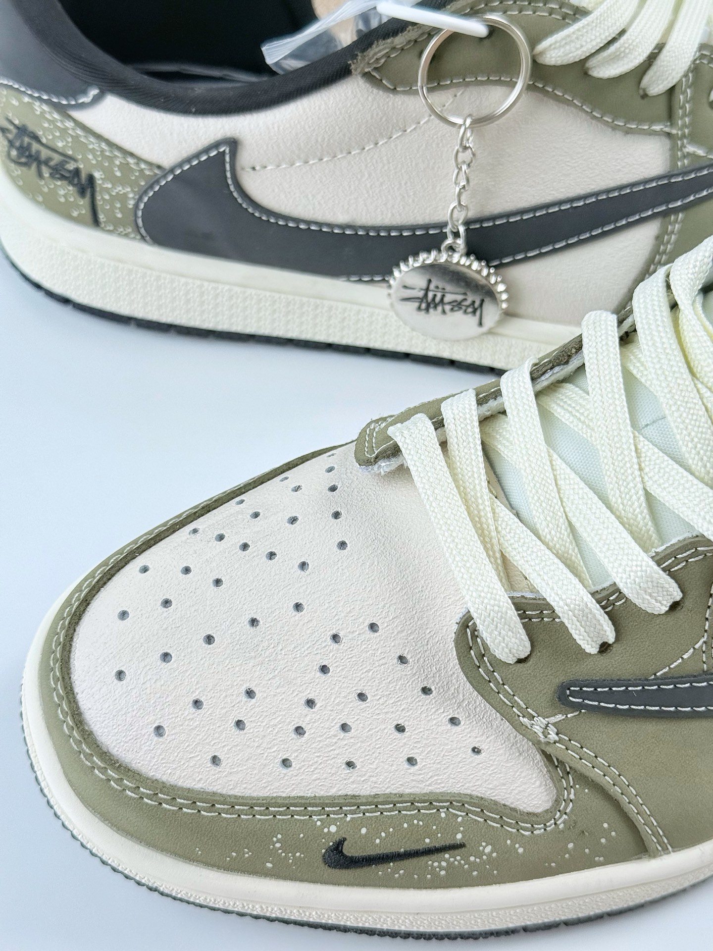 Travis Scott x Nike Air Jordan 1 Low x The North Face Air Jordan 1 Low 反转绿白黑小钩倒钩 LD2025-018