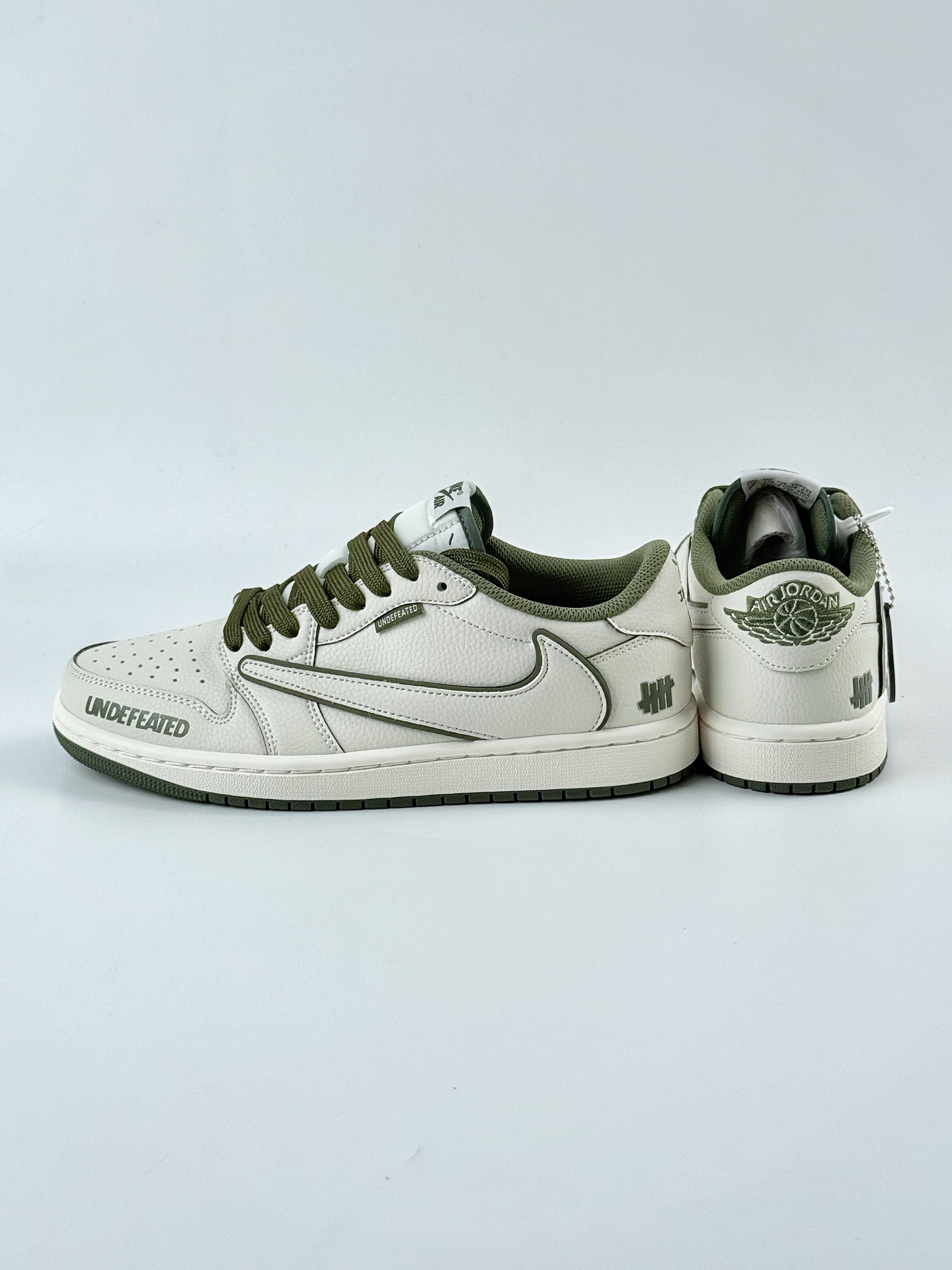 Travis Scott x Nike Air Jordan 1 Low x UNDEFEATED Air Jordan 1 Low 反转白绿倒钩 DF1845-535