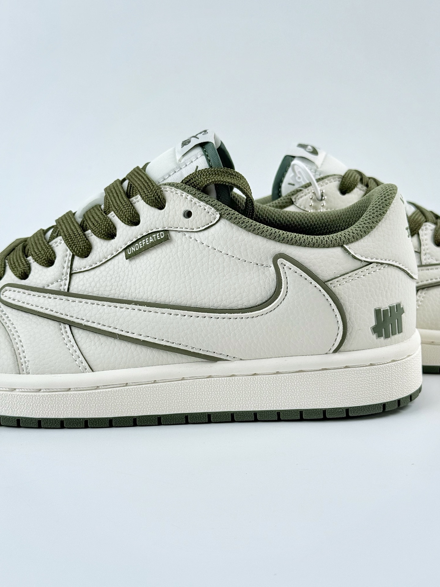 Travis Scott x Nike Air Jordan 1 Low x UNDEFEATED Air Jordan 1 Low 反转白绿倒钩 DF1845-535