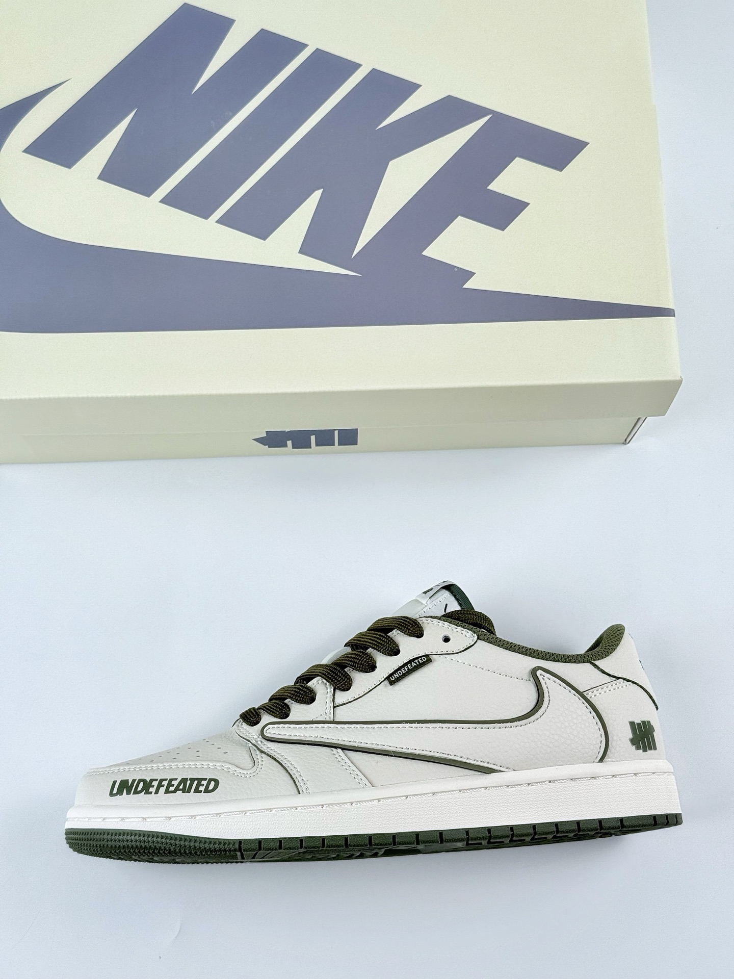 Travis Scott x Nike Air Jordan 1 Low x UNDEFEATED Air Jordan 1 Low 反转白绿倒钩 DF1845-535