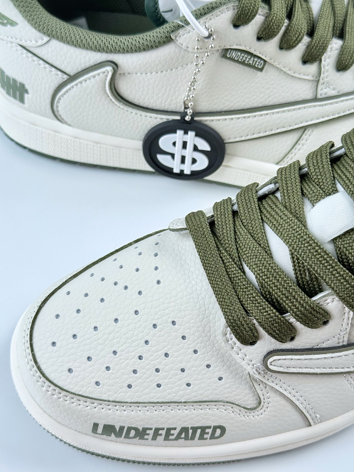 Travis Scott x Nike Air Jordan 1 Low x UNDEFEATED Air Jordan 1 Low 反转白绿倒钩 DF1845-535