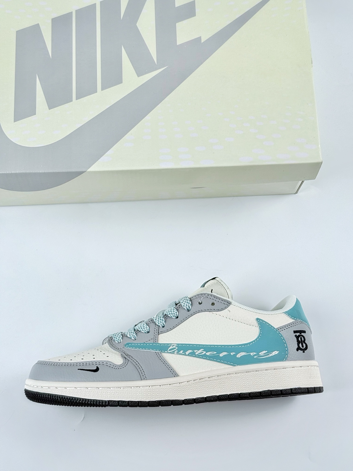 240 Travis Scott x Nike Air Jordan 1 Low x BURBRRY Air Jordan 1 Low 反转灰白蓝小钩满天星倒钩 XF8698-072