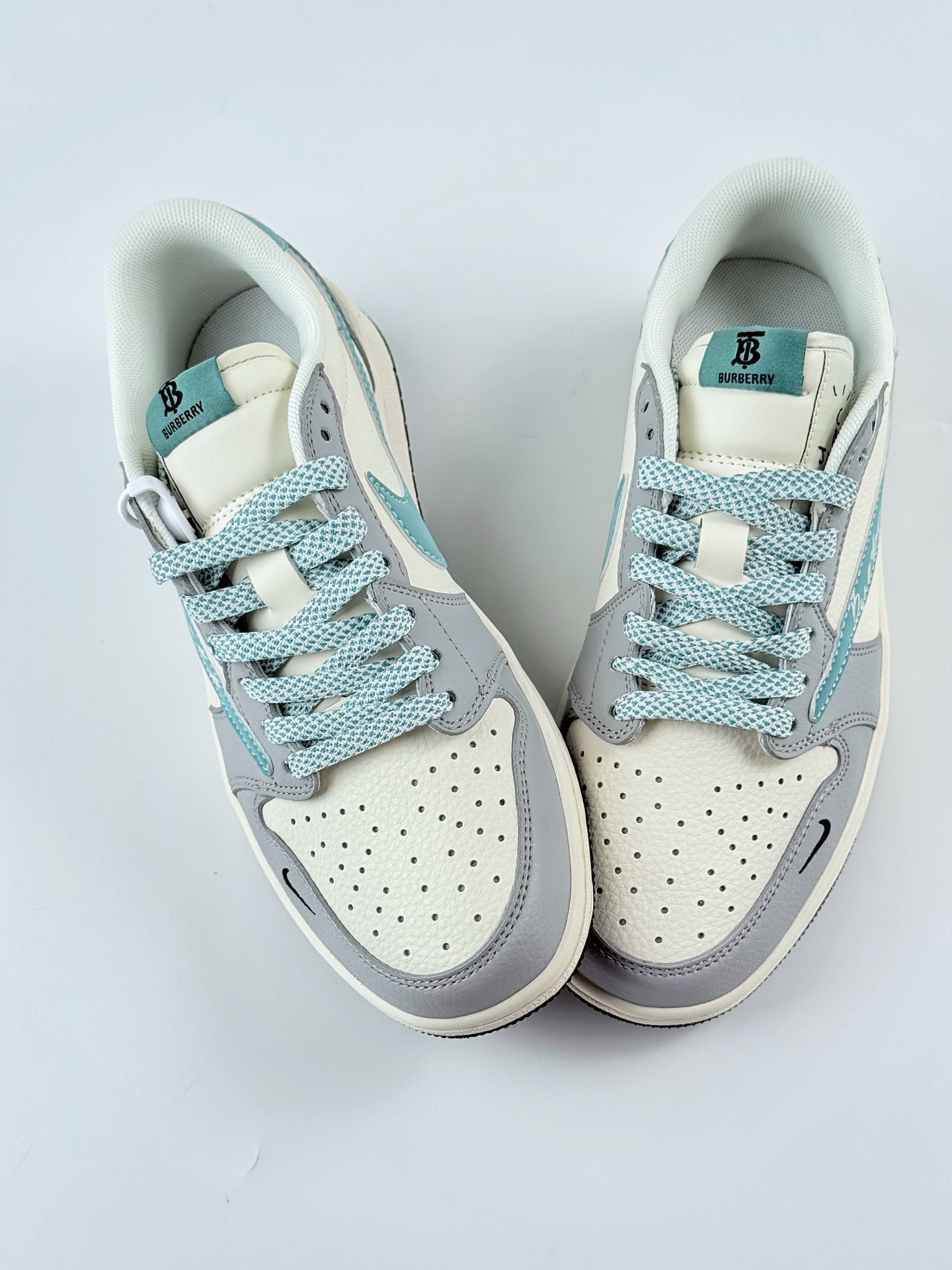 240 Travis Scott x Nike Air Jordan 1 Low x BURBRRY Air Jordan 1 Low 反转灰白蓝小钩满天星倒钩 XF8698-072