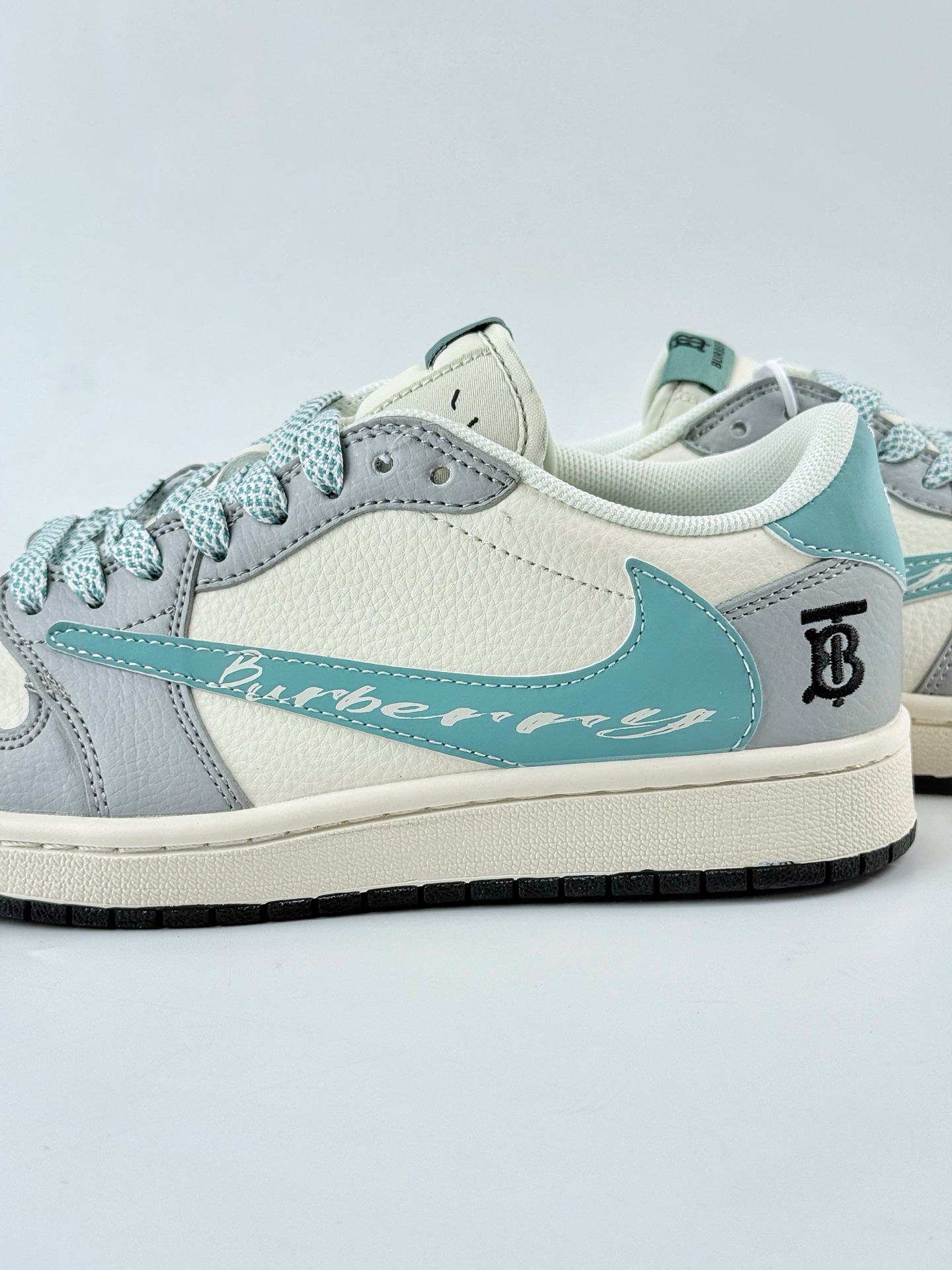 240 Travis Scott x Nike Air Jordan 1 Low x BURBRRY Air Jordan 1 Low 反转灰白蓝小钩满天星倒钩 XF8698-072