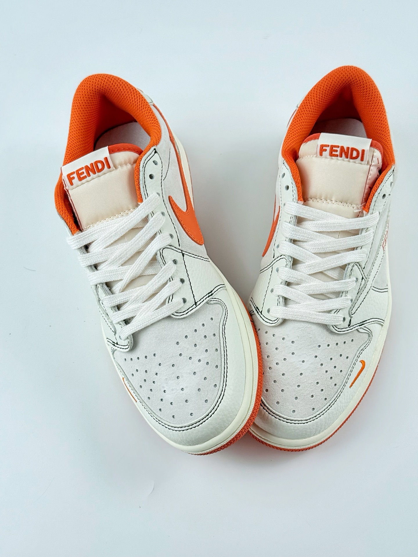 Travis Scott x Nike Air Jordan 1 Low x FEND Air Jordan 1 Low 反转白橙小钩倒钩 XZ5749-002