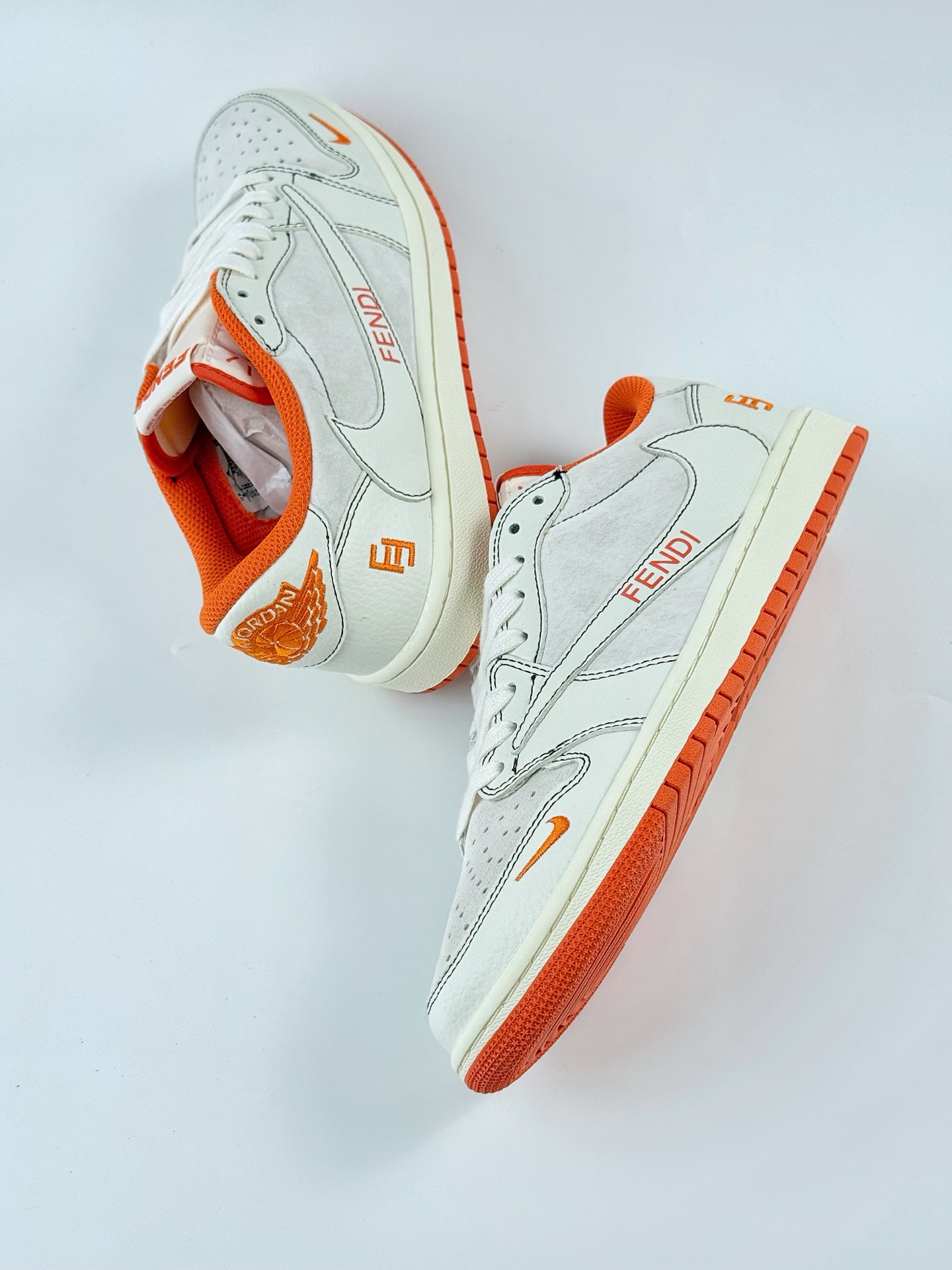 Travis Scott x Nike Air Jordan 1 Low x FEND Air Jordan 1 Low 反转白橙小钩倒钩 XZ5749-002