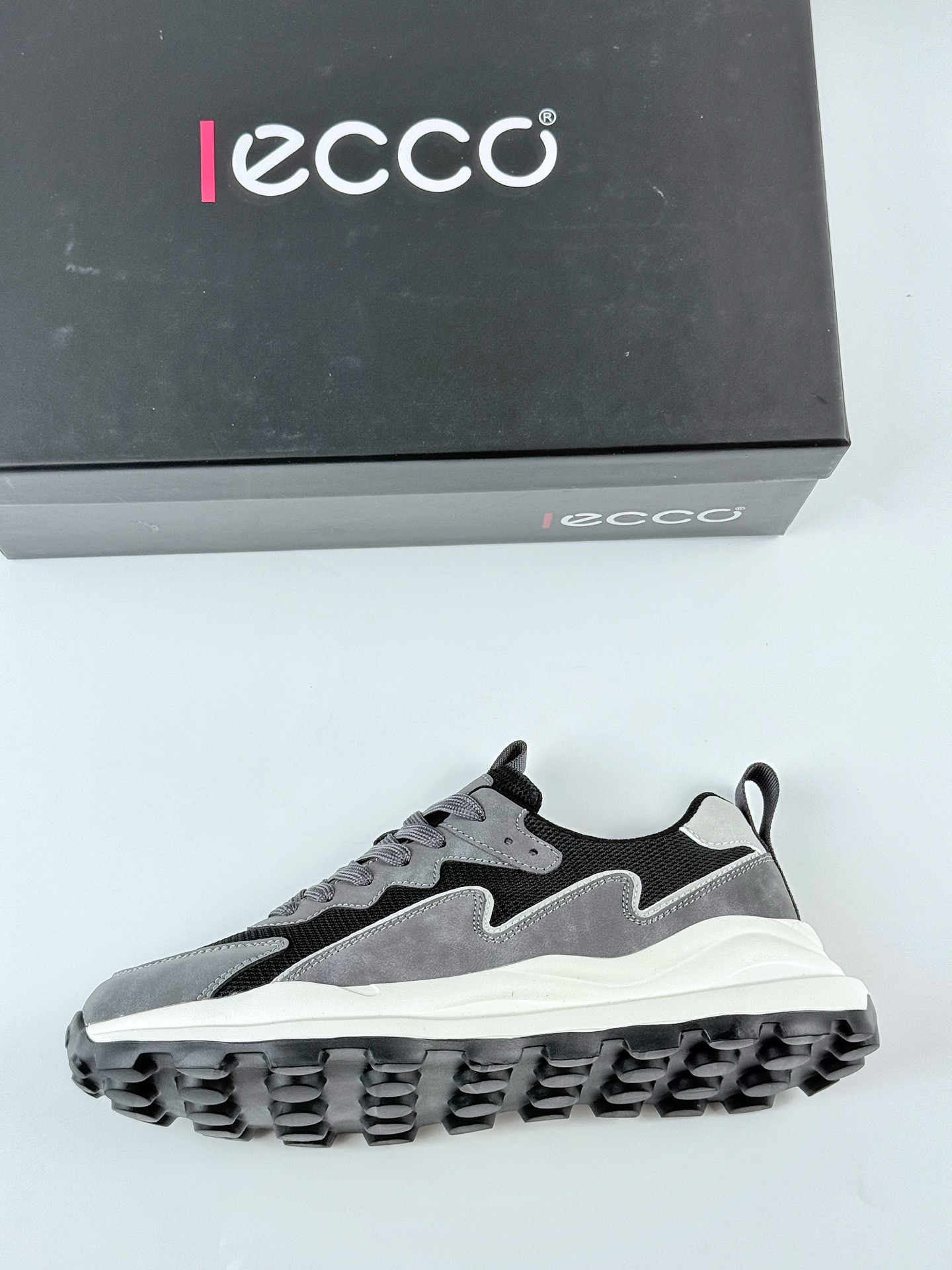 ECCO/爱步 运动跑鞋/休闲鞋 品质 钢印Logo 独家官网订制 精选进口材质 一比一开模 整体鞋面走线清晰精整