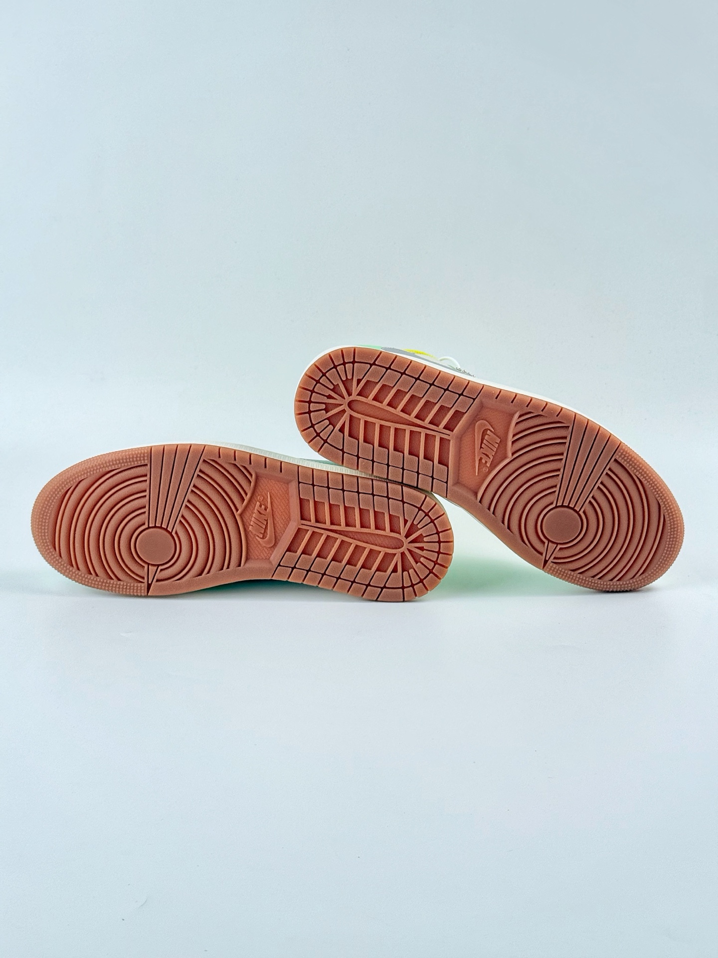Travis Scott x Nike Air Jordan 1 Low Air Jordan 1 Low 反转米黄绿倒钩 DM6901-092