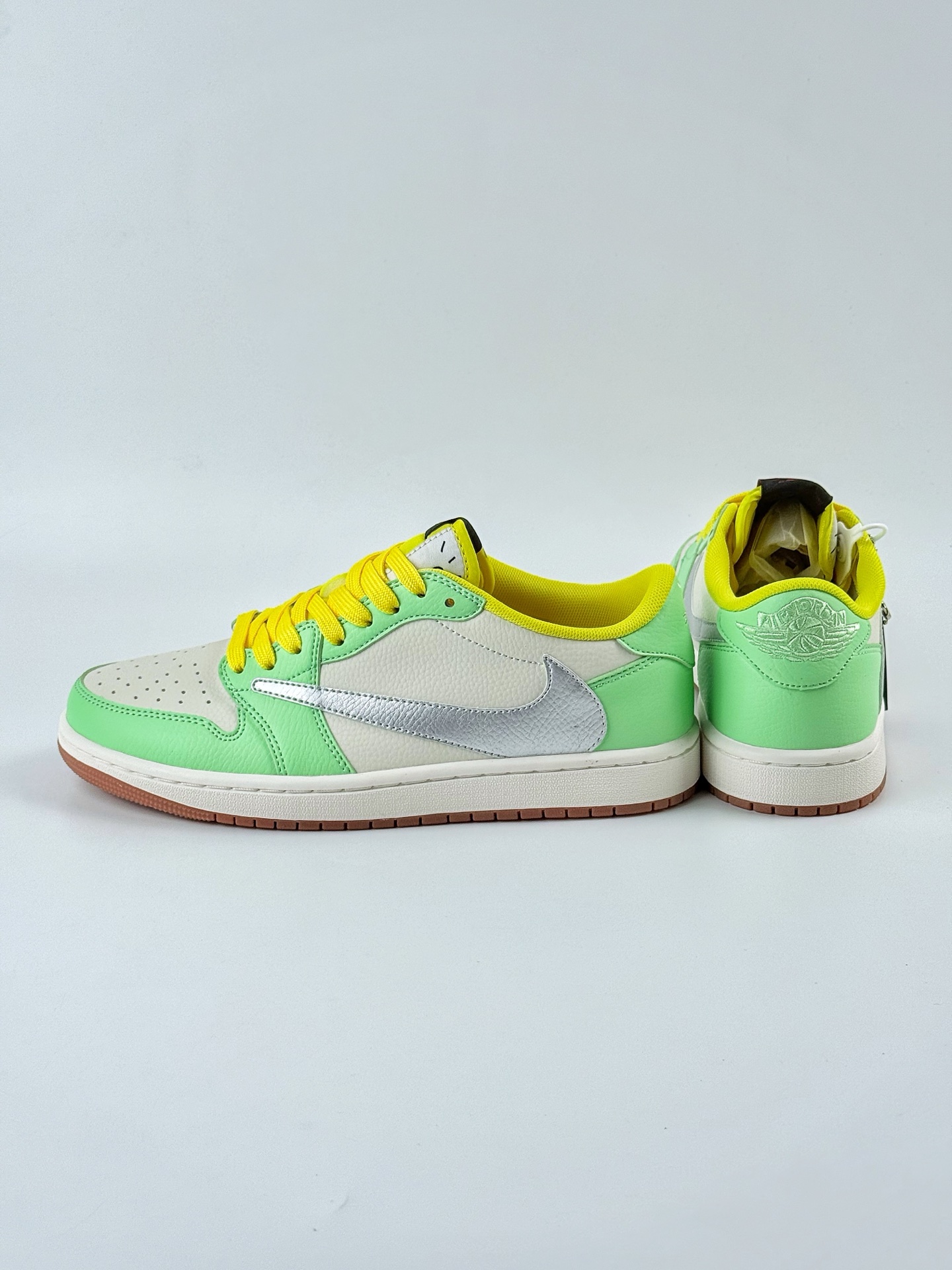 Travis Scott x Nike Air Jordan 1 Low Air Jordan 1 Low 反转米黄绿倒钩 DM6901-092