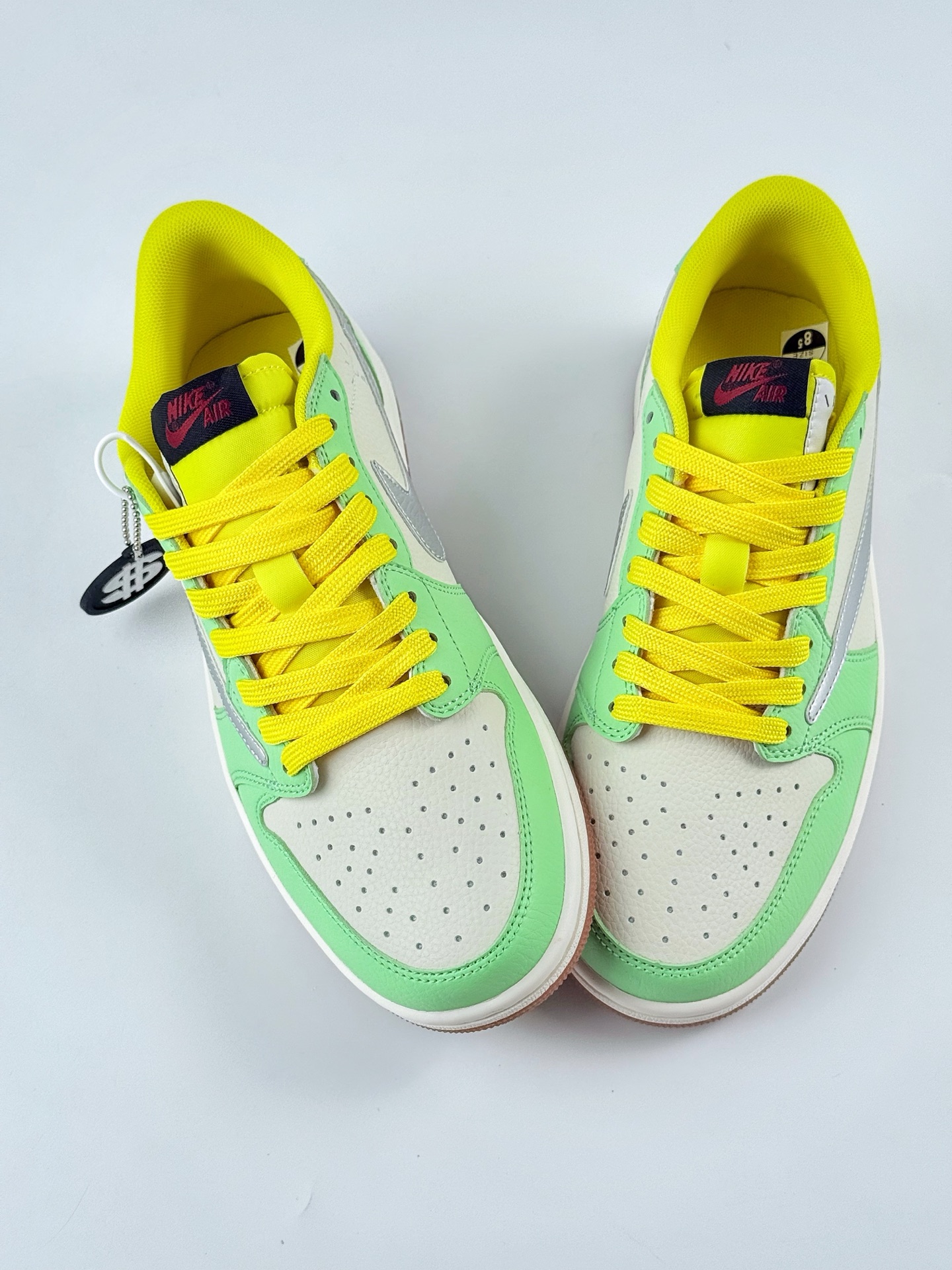 Travis Scott x Nike Air Jordan 1 Low Air Jordan 1 Low 反转米黄绿倒钩 DM6901-092