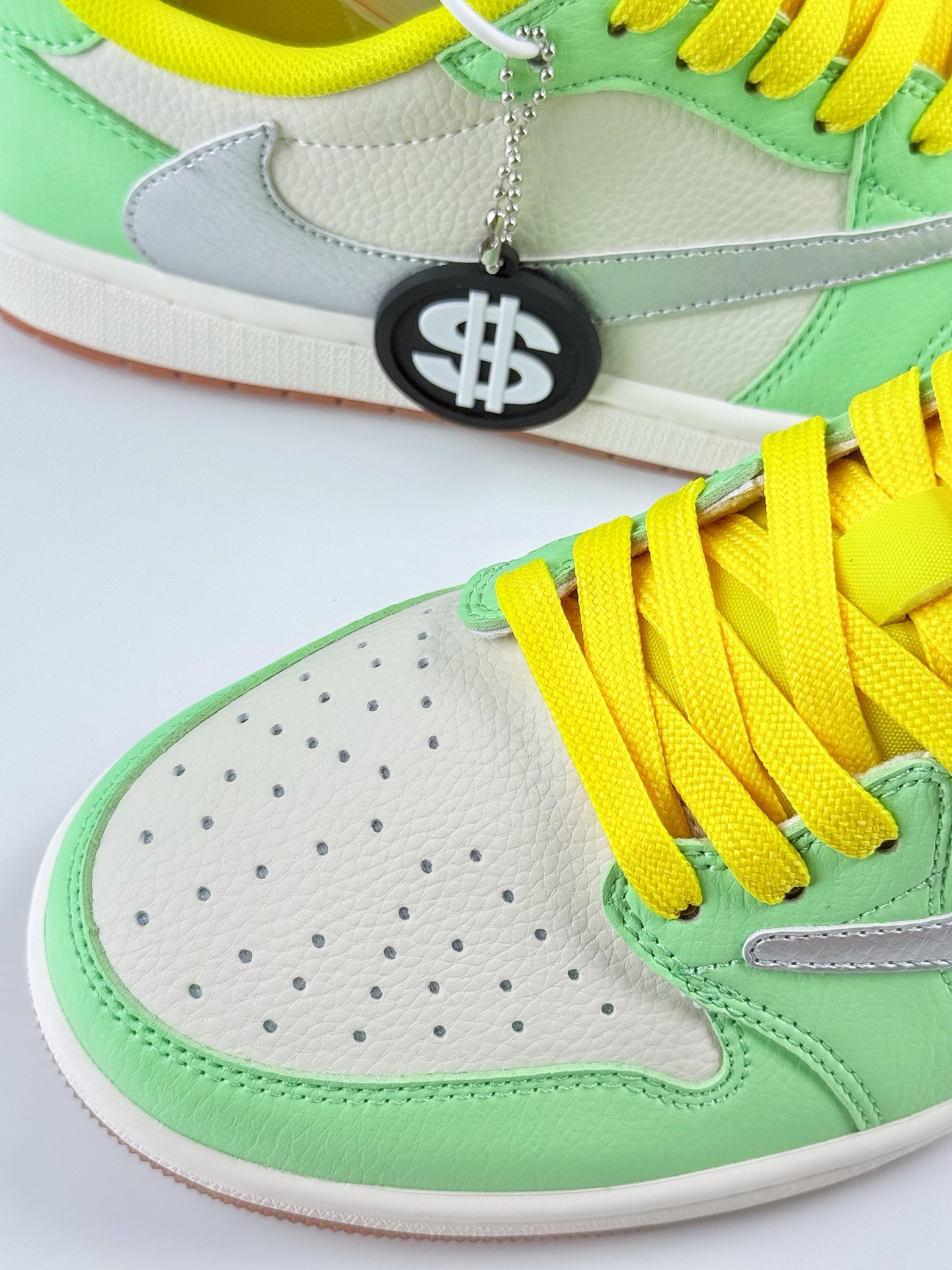 Travis Scott x Nike Air Jordan 1 Low Air Jordan 1 Low 反转米黄绿倒钩 DM6901-092